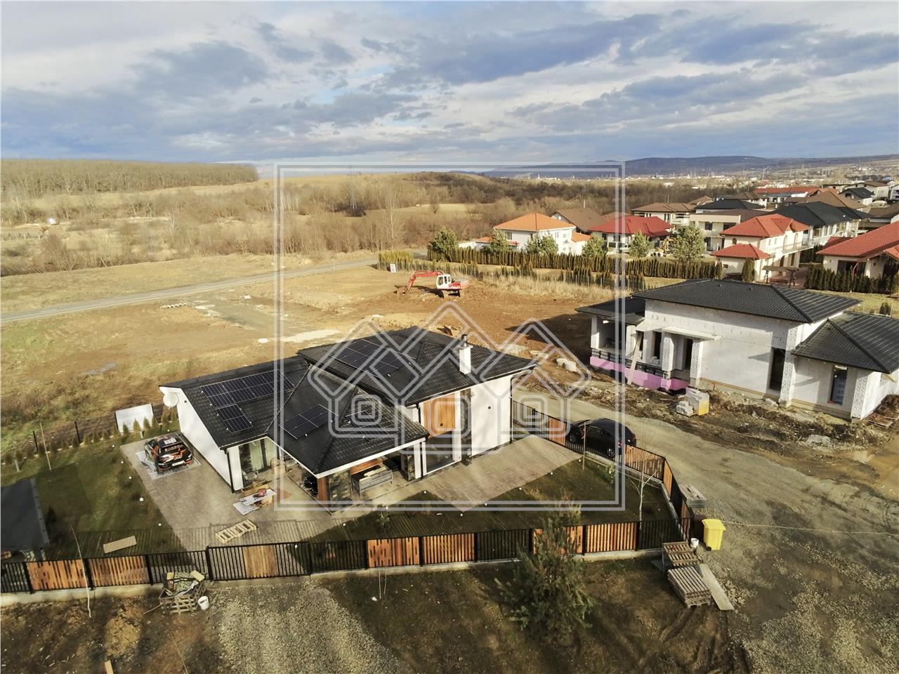 Wohnkomplex von Hausern auf einer Ebene - Selimbar - Immobilien Sibiu