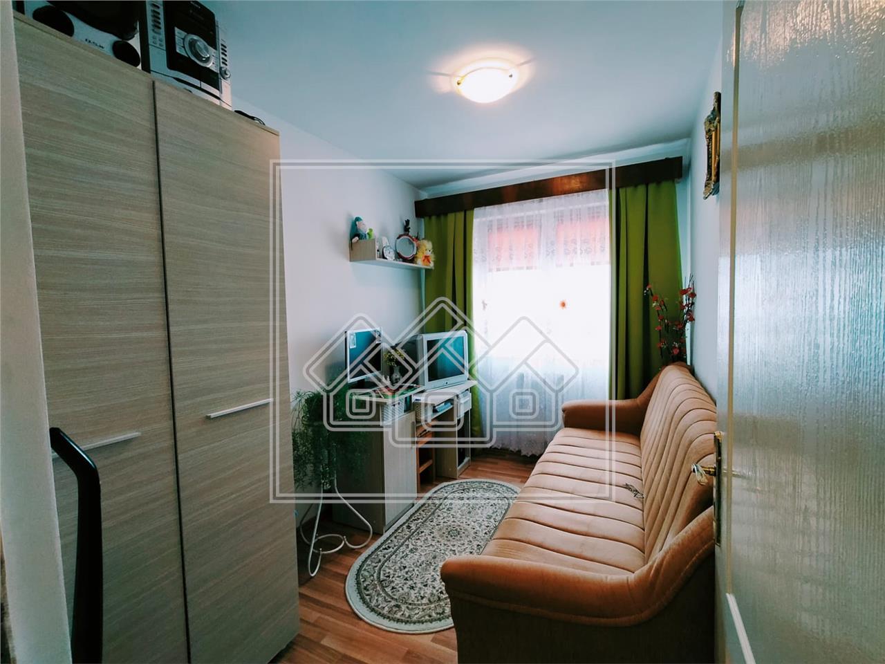 Apartment for sale in Sibiu - 3 rooms - balcony - Cisnadie area