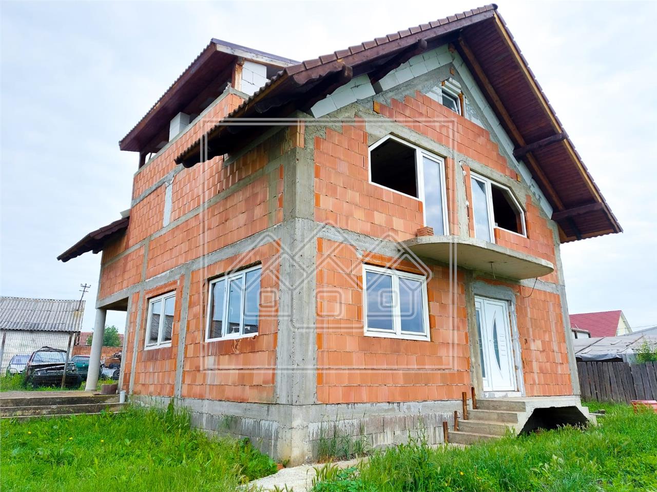 Casa de vanzare in Sibiu - 5 camere - zona Sura Mare