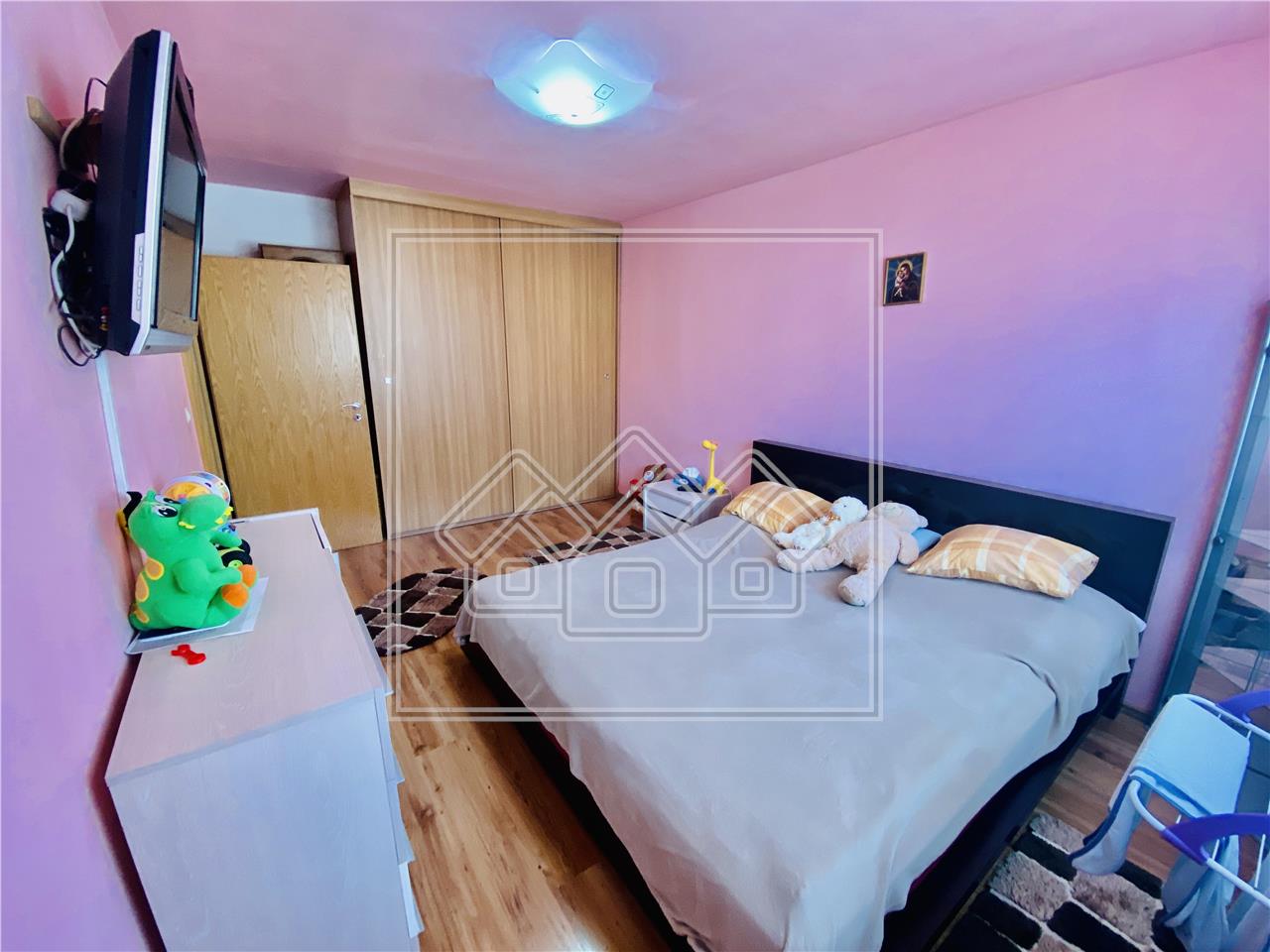 Apartament de vanzare in Sibiu -3 camere, balcon si pivnita-Terezian
