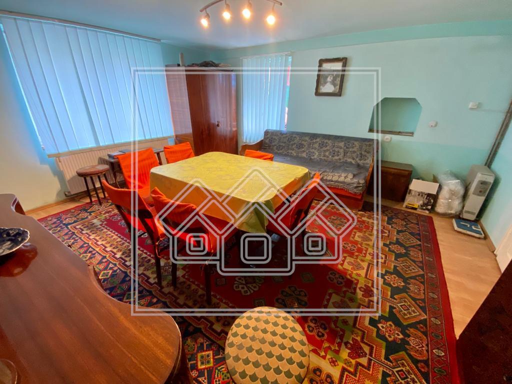 Apartament de vanzare in Sibiu - 2 camere si magazie - Central