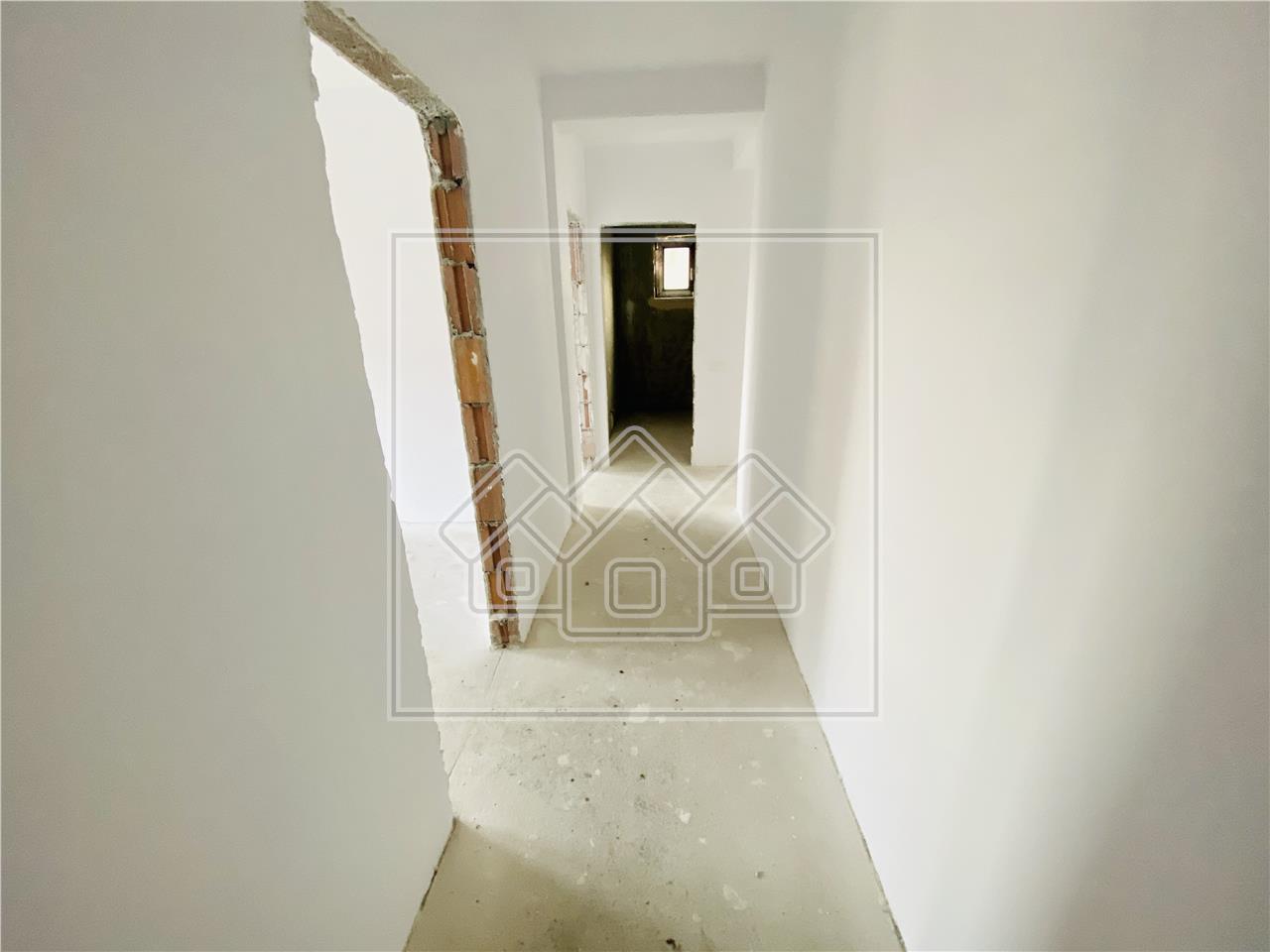 Apartament de vanzare in Sibiu -decomandat -2 camere, balcon -Selimbar