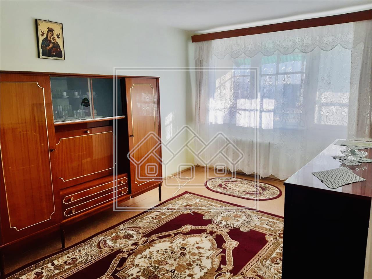 Apartament de vanzare in Sibiu -3 camere, balcon si pivnita - Ciresica