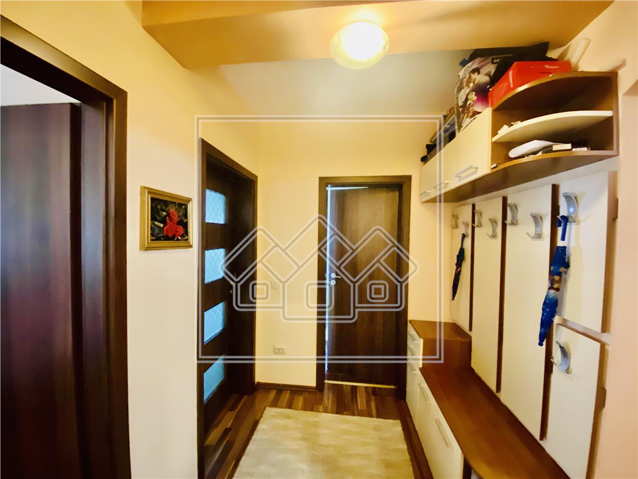 Apartament de vanzare in Sibiu - 3 camere si balcon - Zona Rahovei