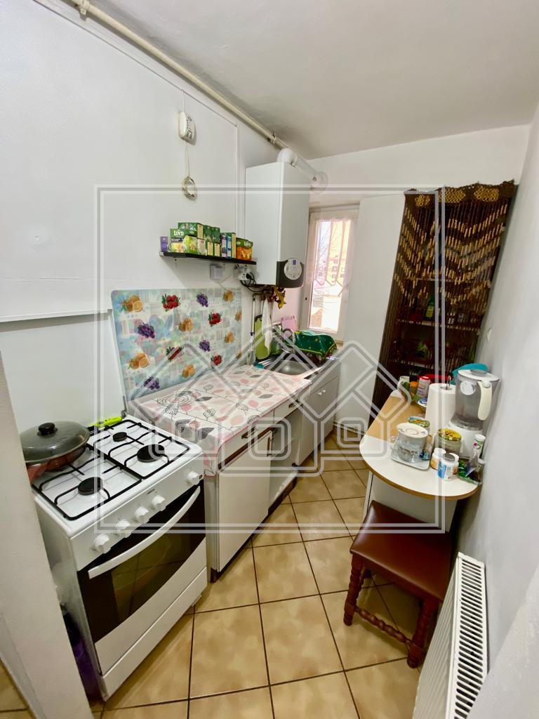 Apartament de vanzare in Sibiu - 3 camere - etaj 1 - Zona Rahovei