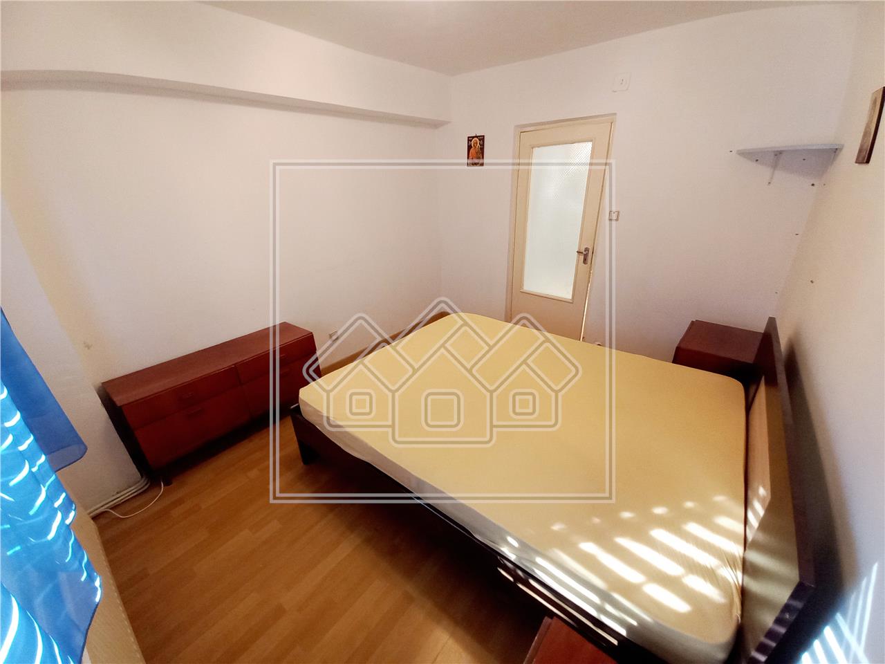 Apartament de vanzare in Alba Iulia - 3 camere - 2 bai - Zona Kaufland