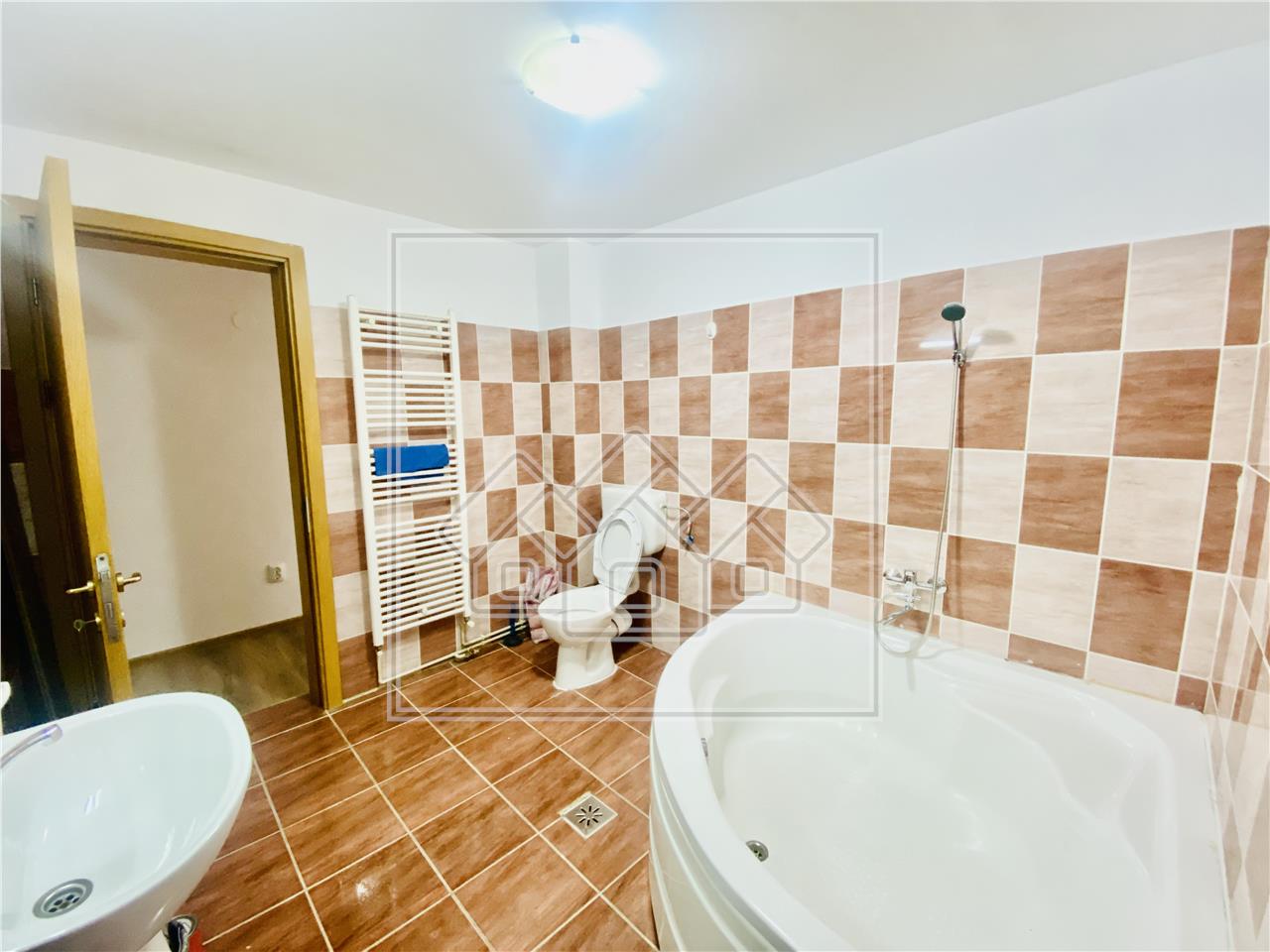 Apartament de vanzare in Sibiu -  3 camere -  zona Semaforului