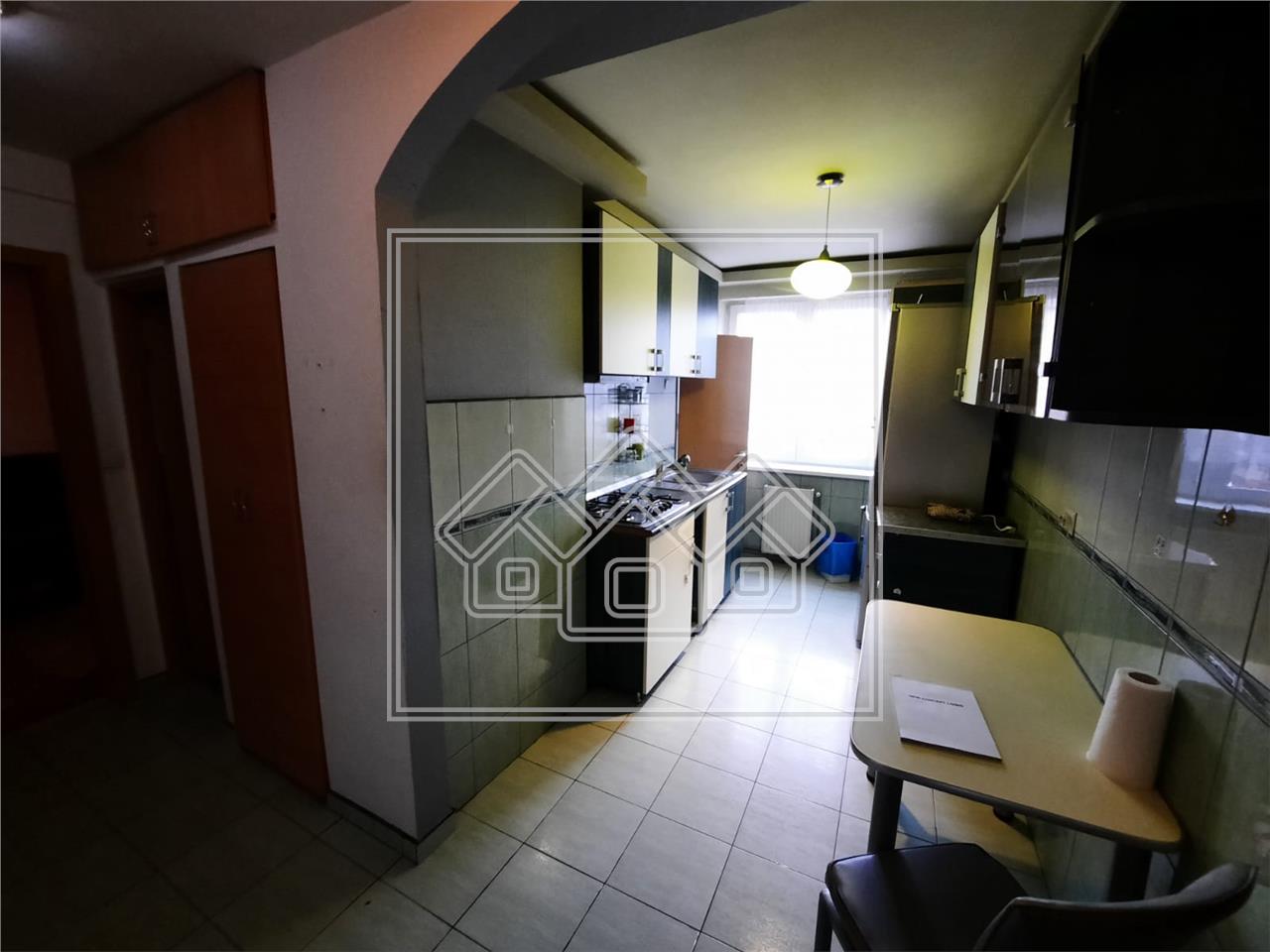Apartment for rent in Sibiu - 3 rooms, et. 3, balcony - CEC area