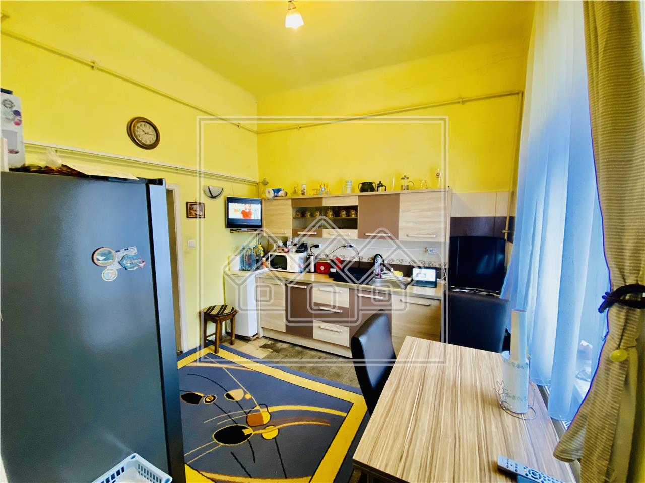 Wohnung zu verkaufen in Sibiu - zu Hause - 4 Zimmer, Garage und Keller