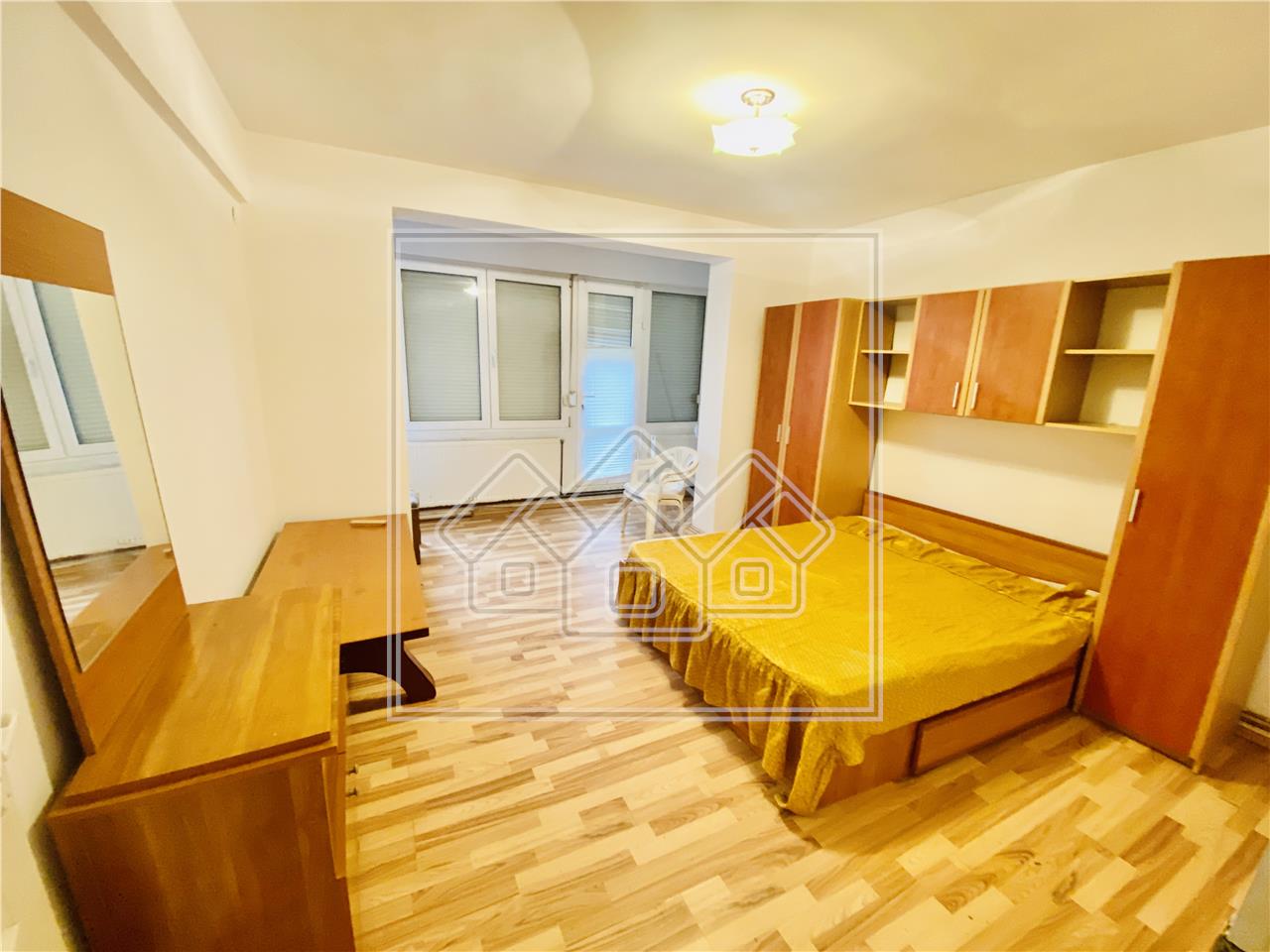 Apartament de vanzare in Sibiu - 3 camere, pivnita si garaj - V. Aaron