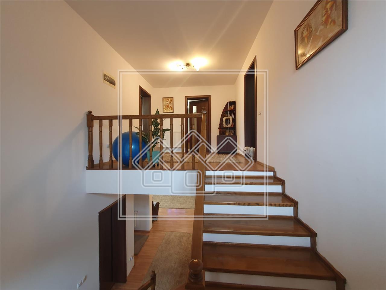 House for sale in Sibiu - 250, 6 rooms, garage - Sura Mare
