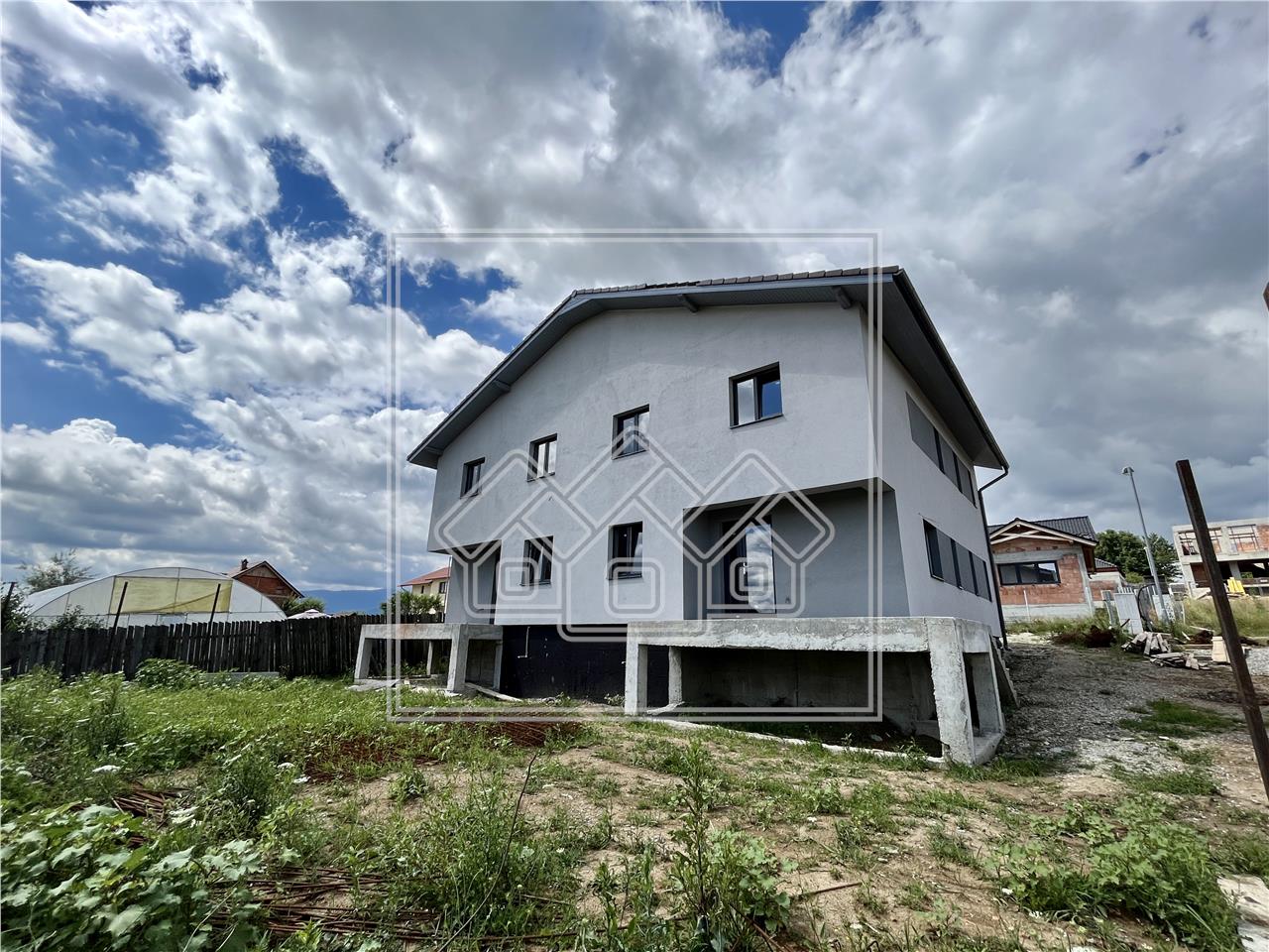 Casa de vanzare in Sibiu - duplex - 4 camere - 2 locuri de parcare