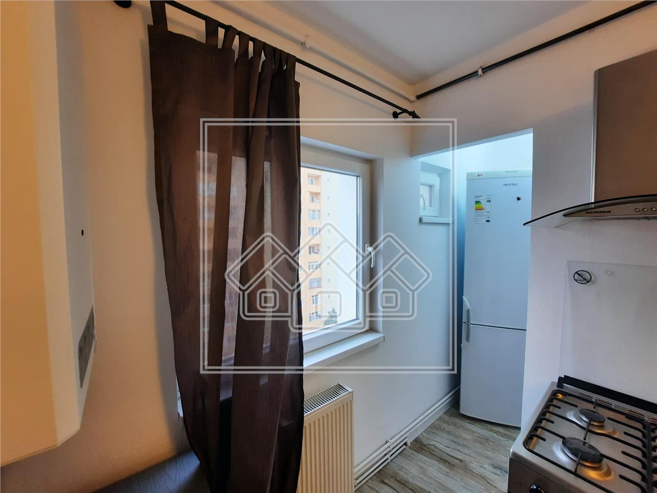 Apartment for sale in Sibiu -3 rooms, and interm, balcony-Vasile Aaron