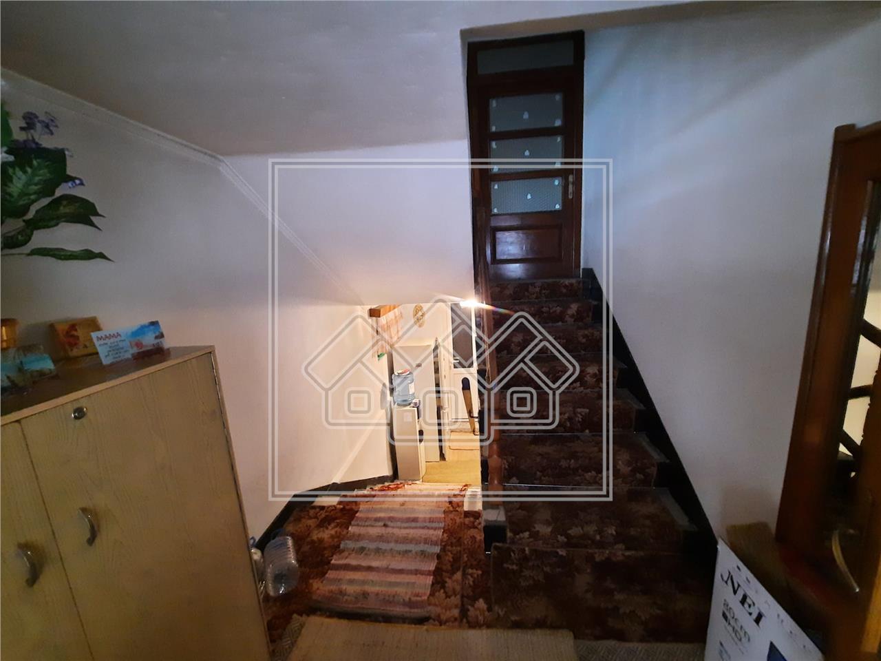 House for sale in Sibiu - halls, land 1000sqm, 2 streets - Cisnadie