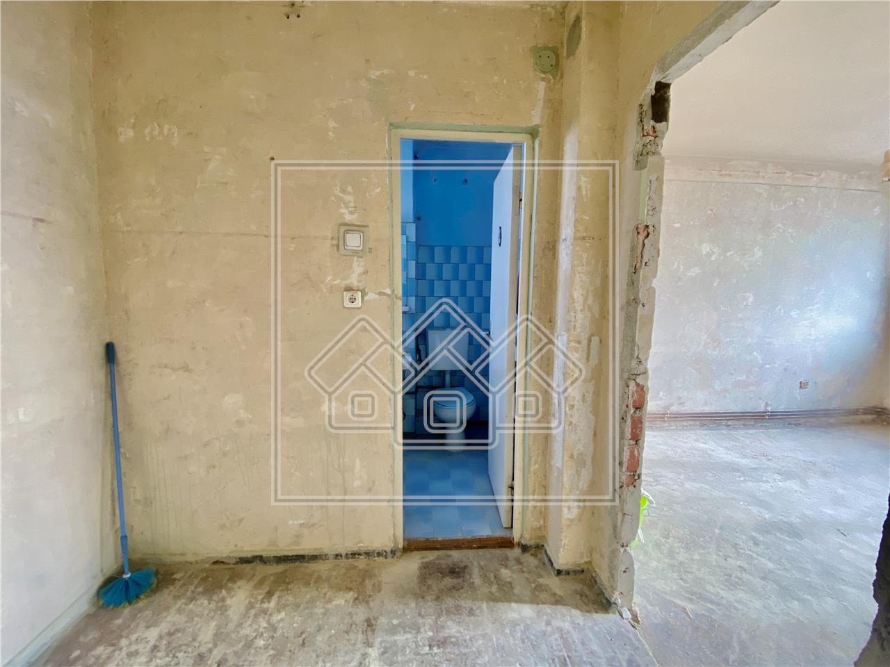 Apartament de vanzare in Sibiu - 2 camere, lift - Zona Rahovei