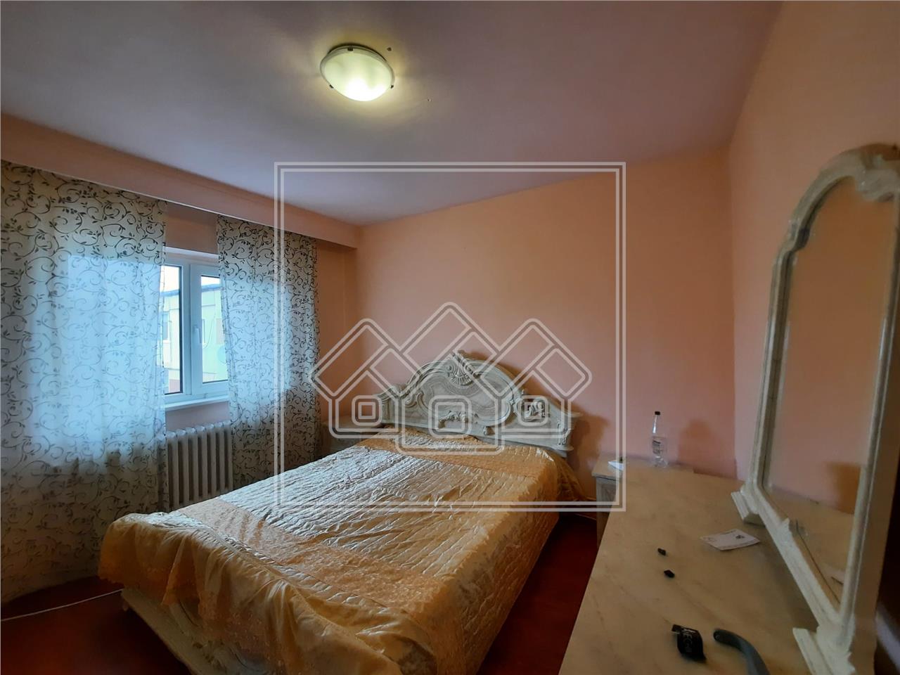 Apartament de vanzare in Alba Iulia - 3 camere - balcon - Tolstoi