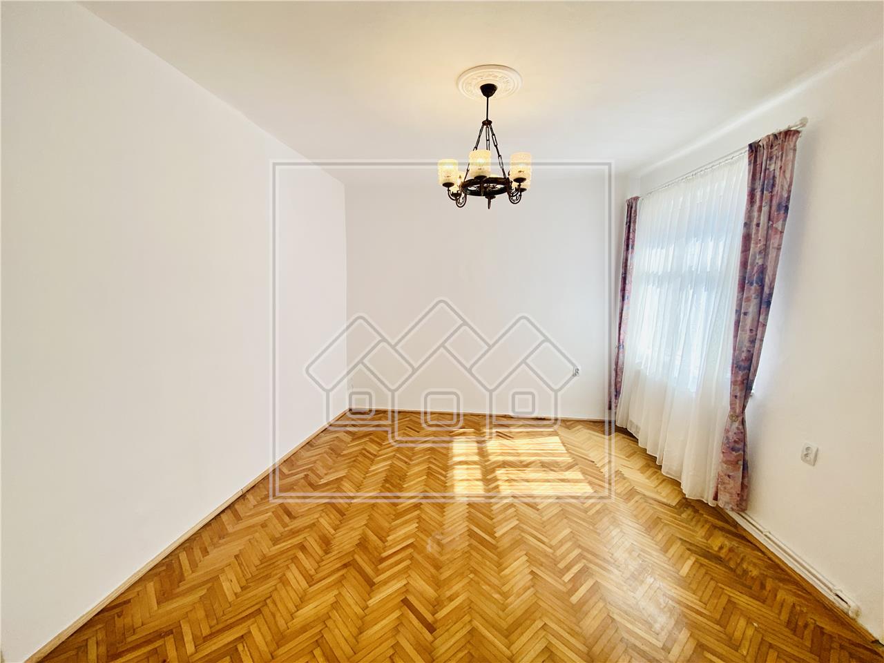 Apartment for sale in Sibiu - 2 rooms and 40 sqm garden - Central Area