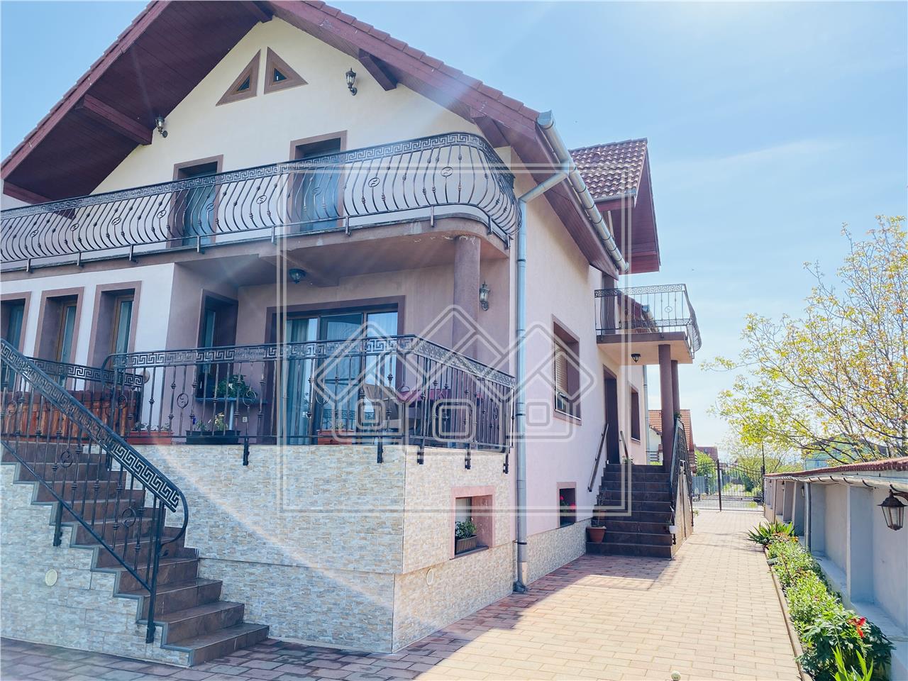 Casa de vanzare in Sibiu - 7 camere + Garaj, pivnita - Teren 600 mp