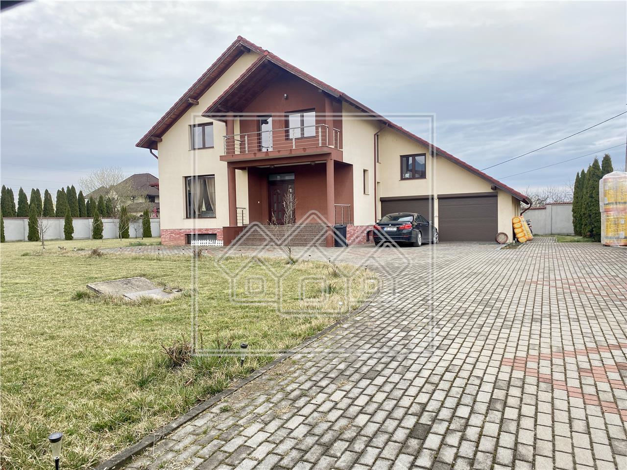 Casa de vanzare in Alba Iulia - 400 mp - 2 garaje - zona Cetate