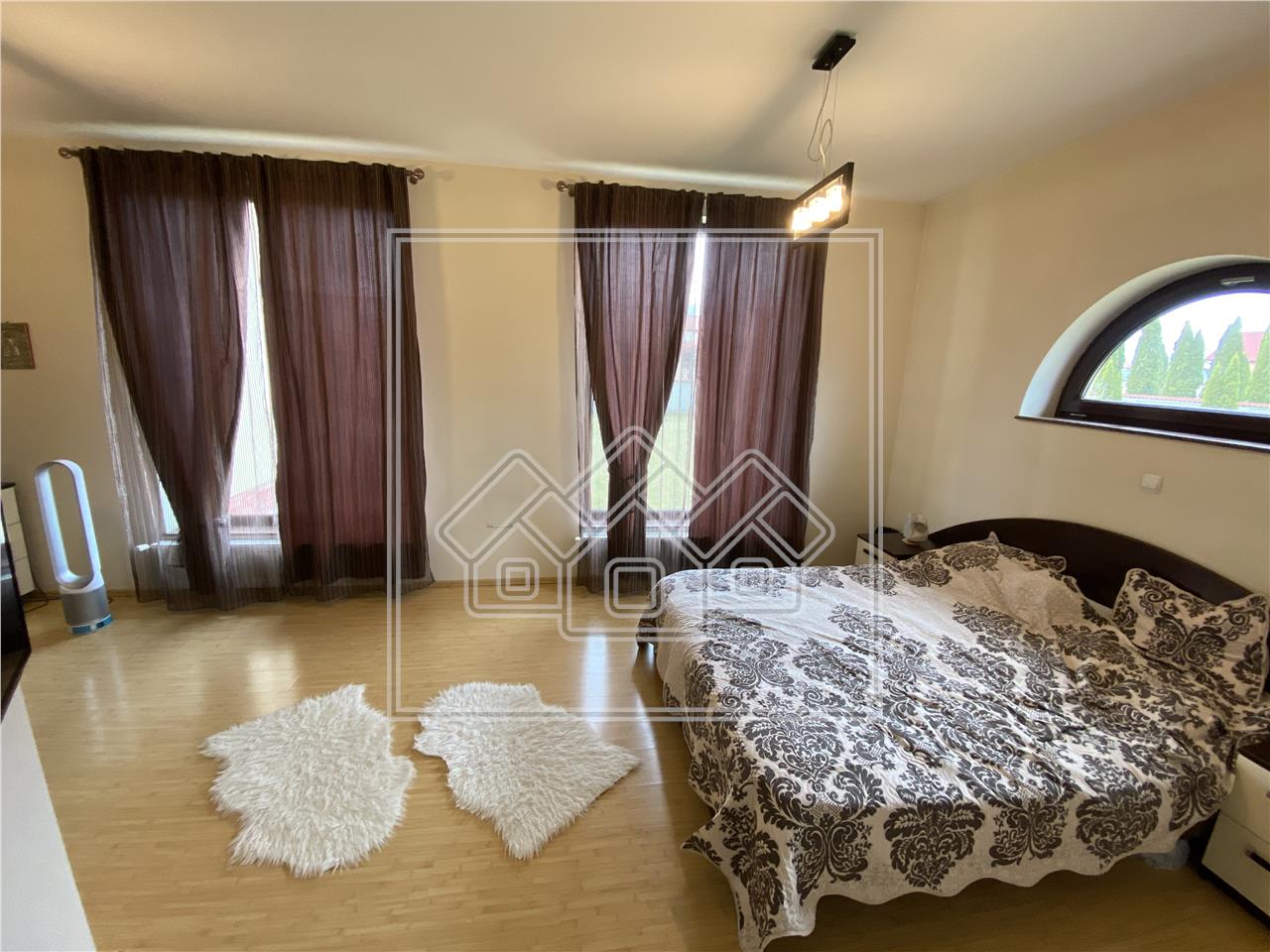 Haus zum Verkauf in Alba Iulia - 400 qm - 2 Garagen - Cetate-Bereich