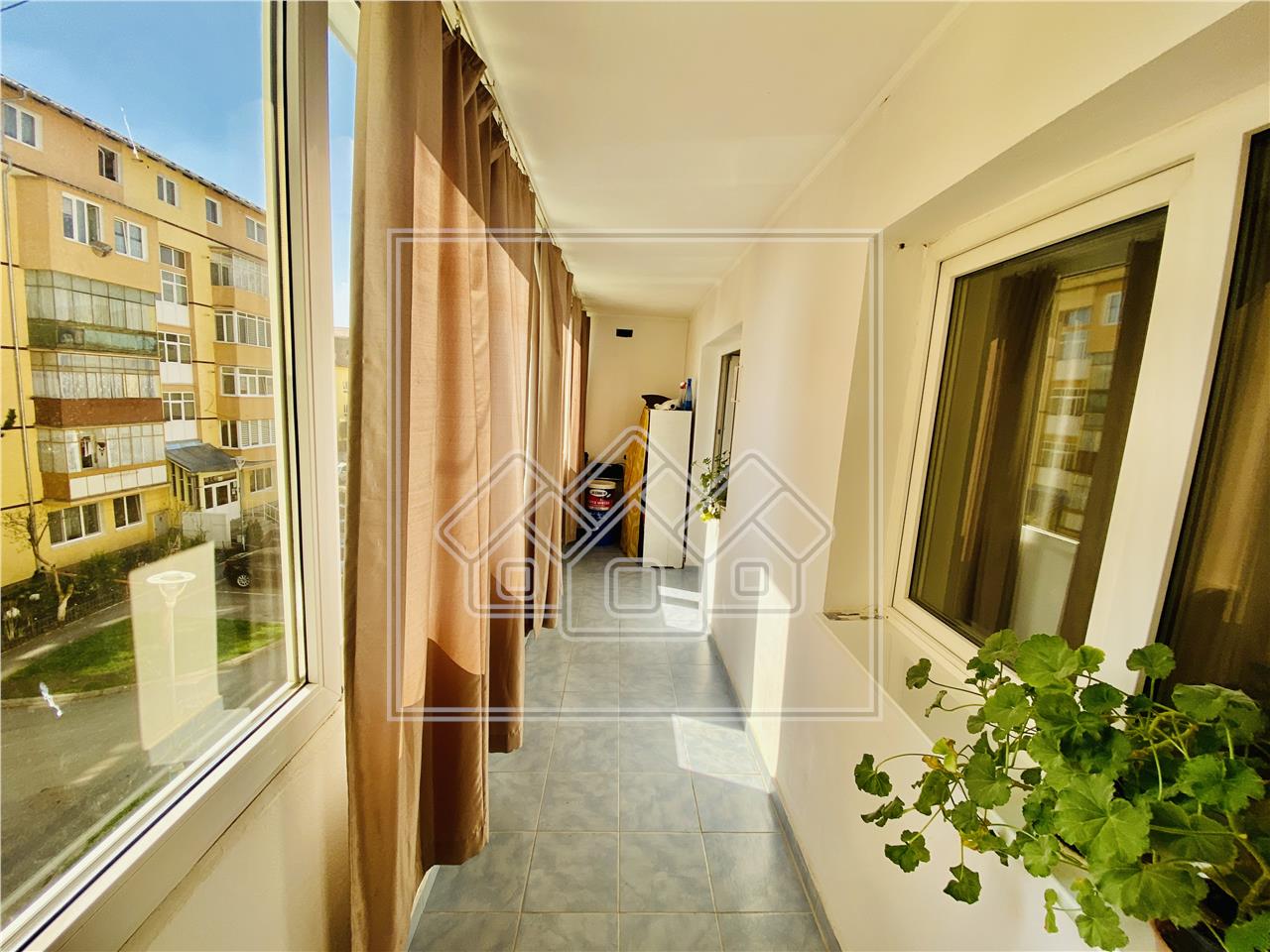 Apartment for sale in Sibiu - 3 rooms, balcony and cellar - Terezian
