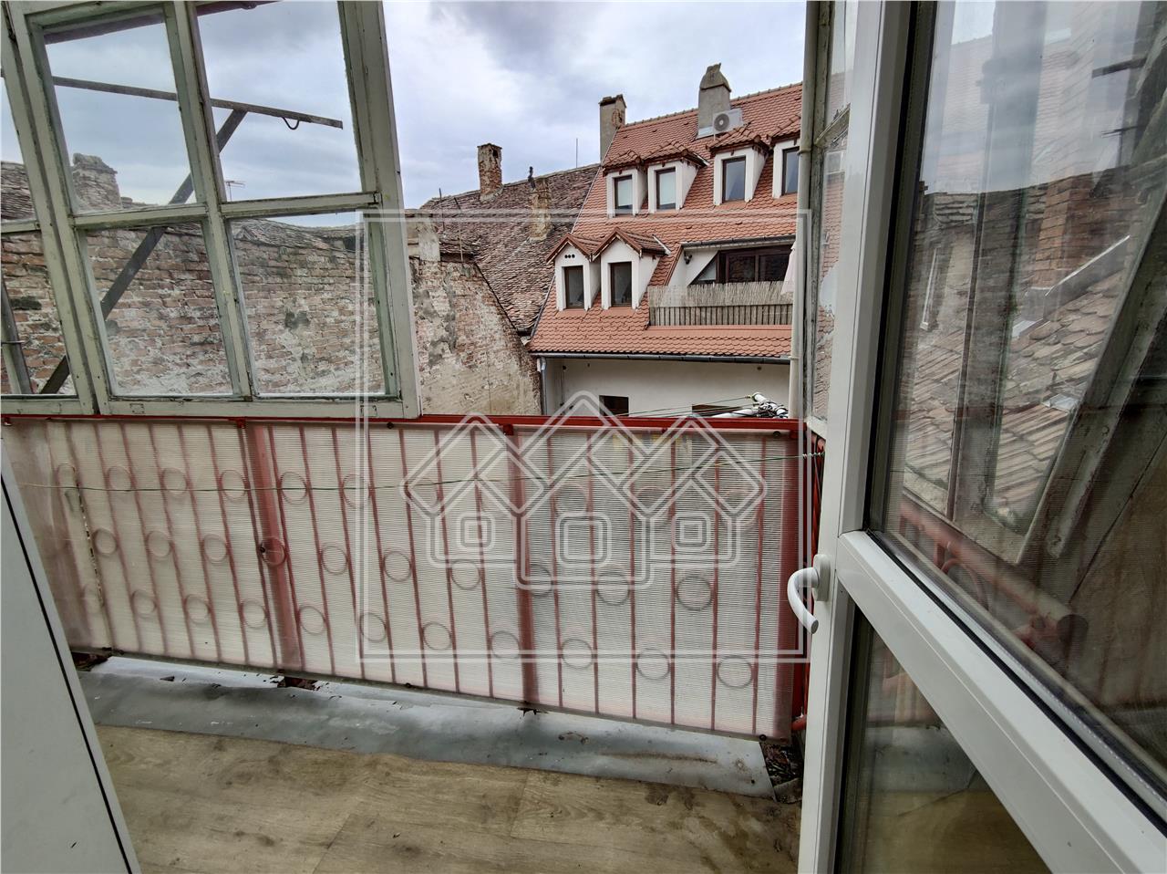 Wohnung zum Verkauf in Sibiu, 4 Zimmer - 2. Stock