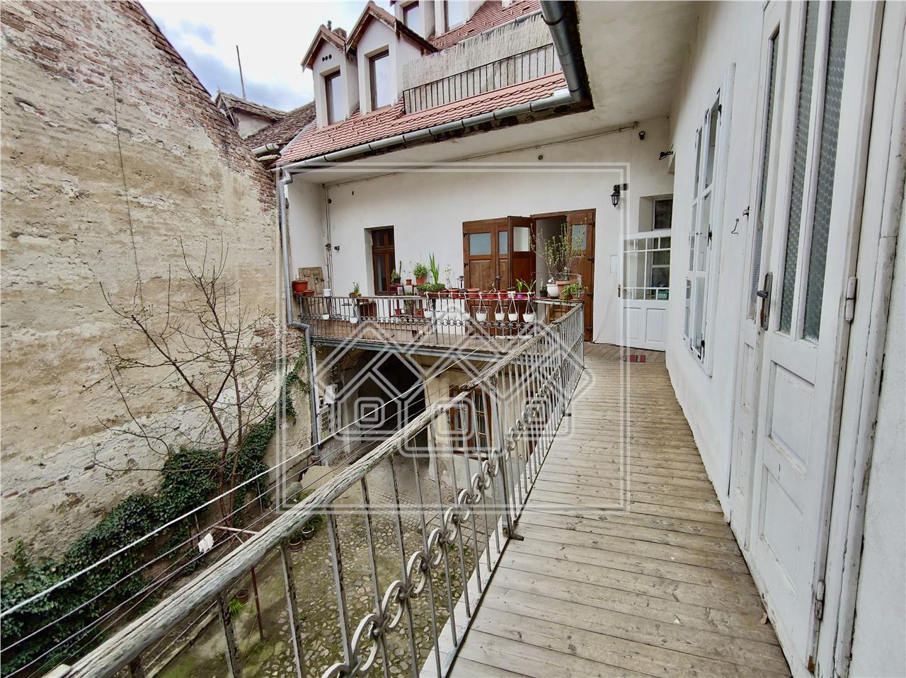 Apartment for sale in Sibiu, 4 rooms - 2nd floor
