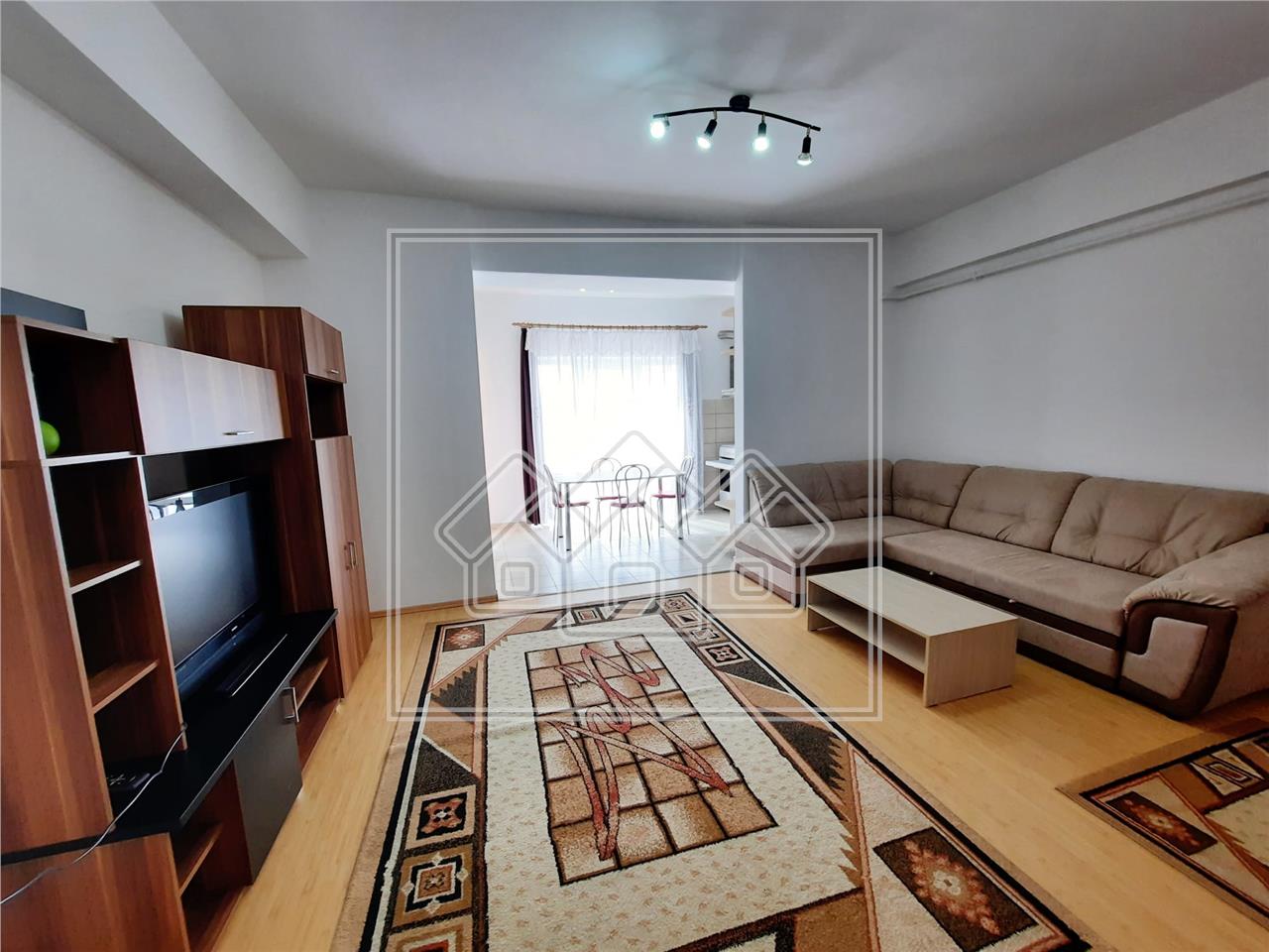 Apartament de inchiriat in Sibiu - 3 camere, balcon - zona Strand II