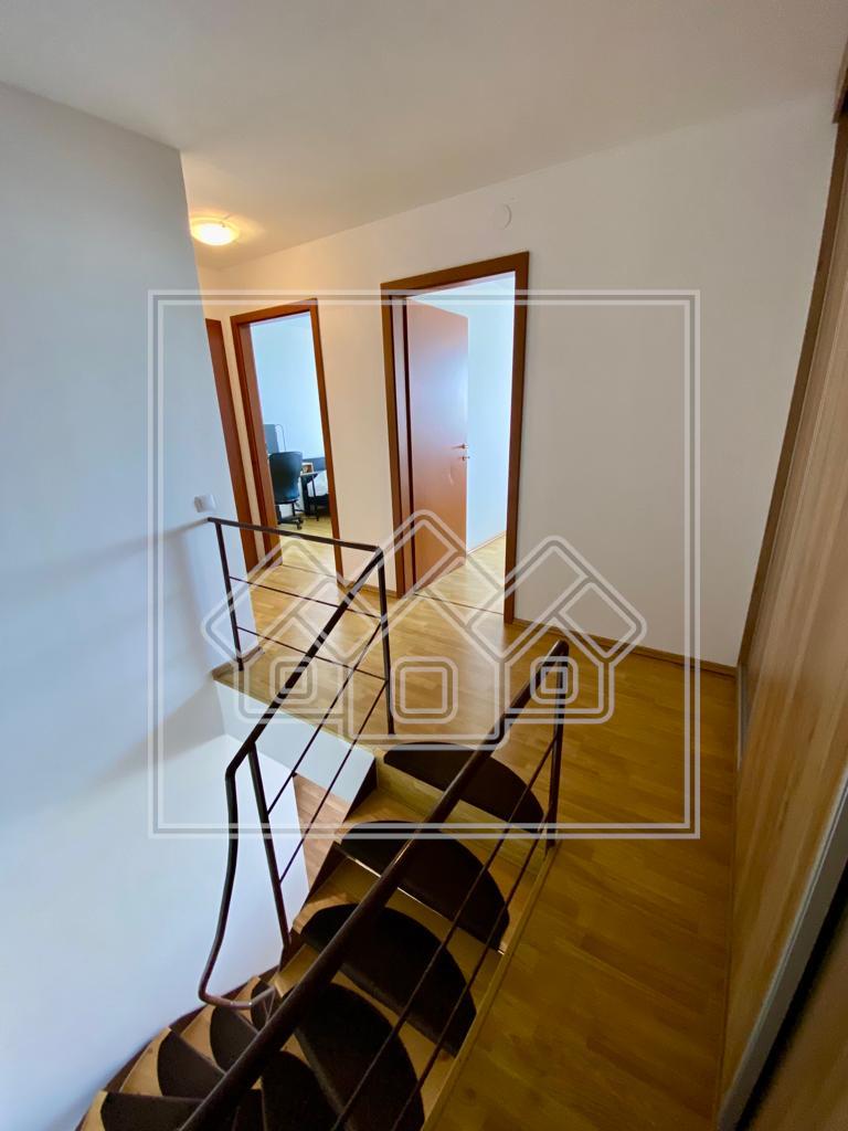 Apartament de vanzare in Sibiu - 3 camere si balcon - zona Rahovei