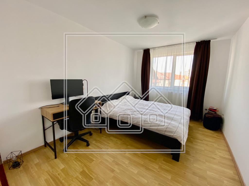 Apartament de vanzare in Sibiu - 3 camere si balcon - zona Rahovei