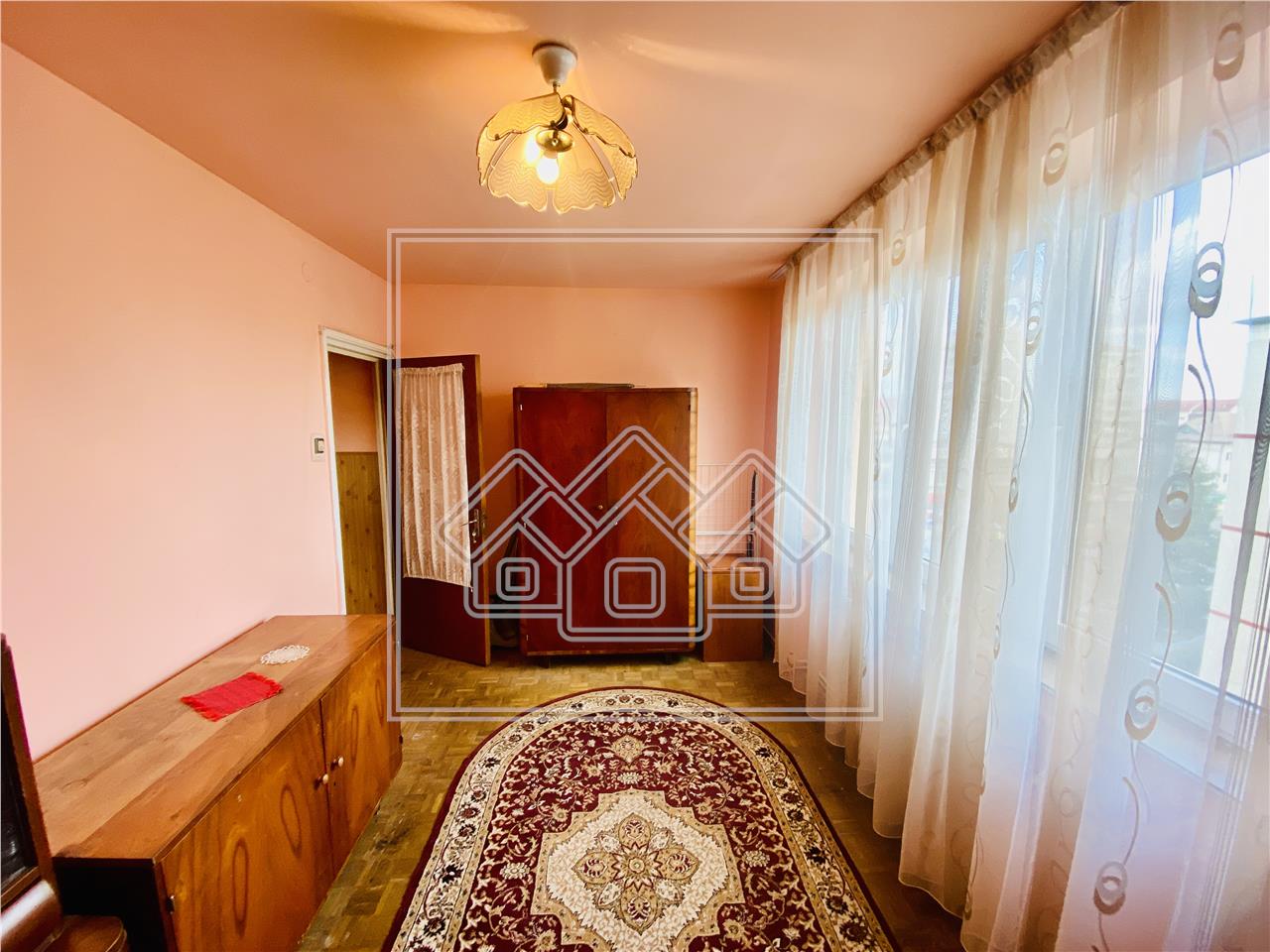 Apartament de vanzare in Sibiu - 4 camere si balcon - Zona Luptei