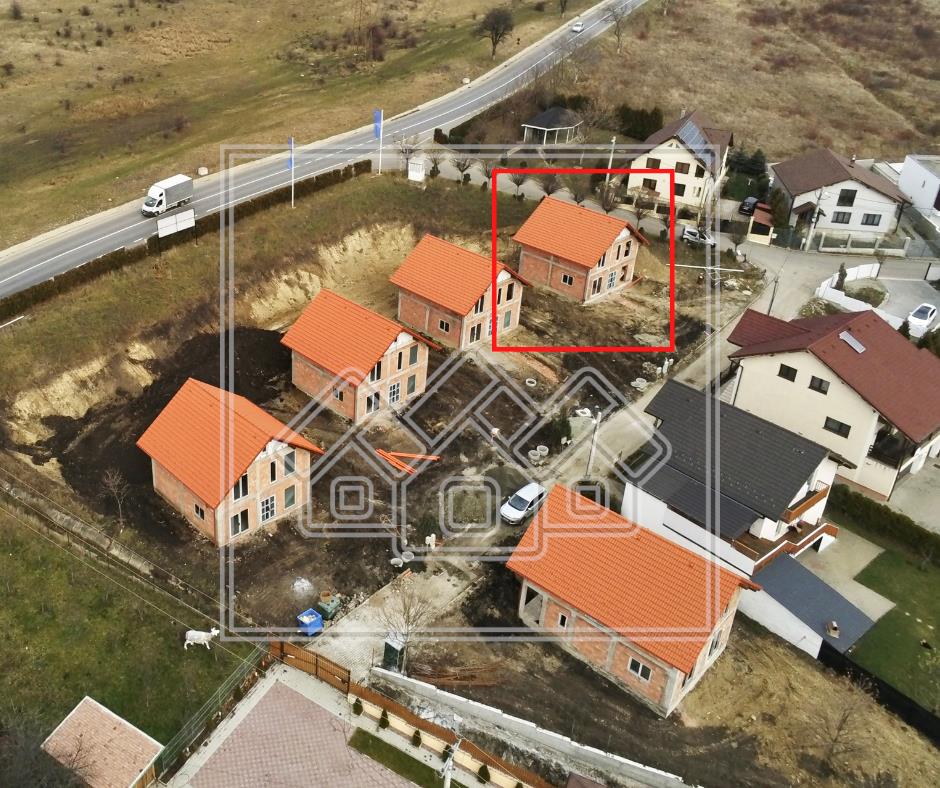 Casa de vanzare in Sibiu - 4 camere separate, 3 bai - individuala