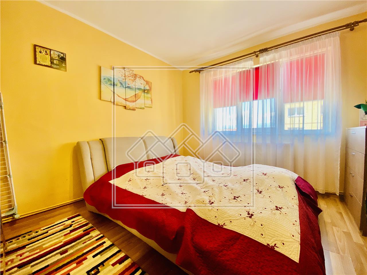 Apartament de vanzare in Sibiu - 3 camere, balcon si pivnita