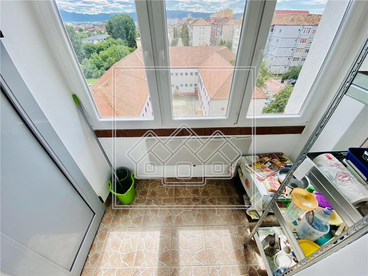 Apartament de vanzare in Sibiu - 3 camere si balcon - recent renovat