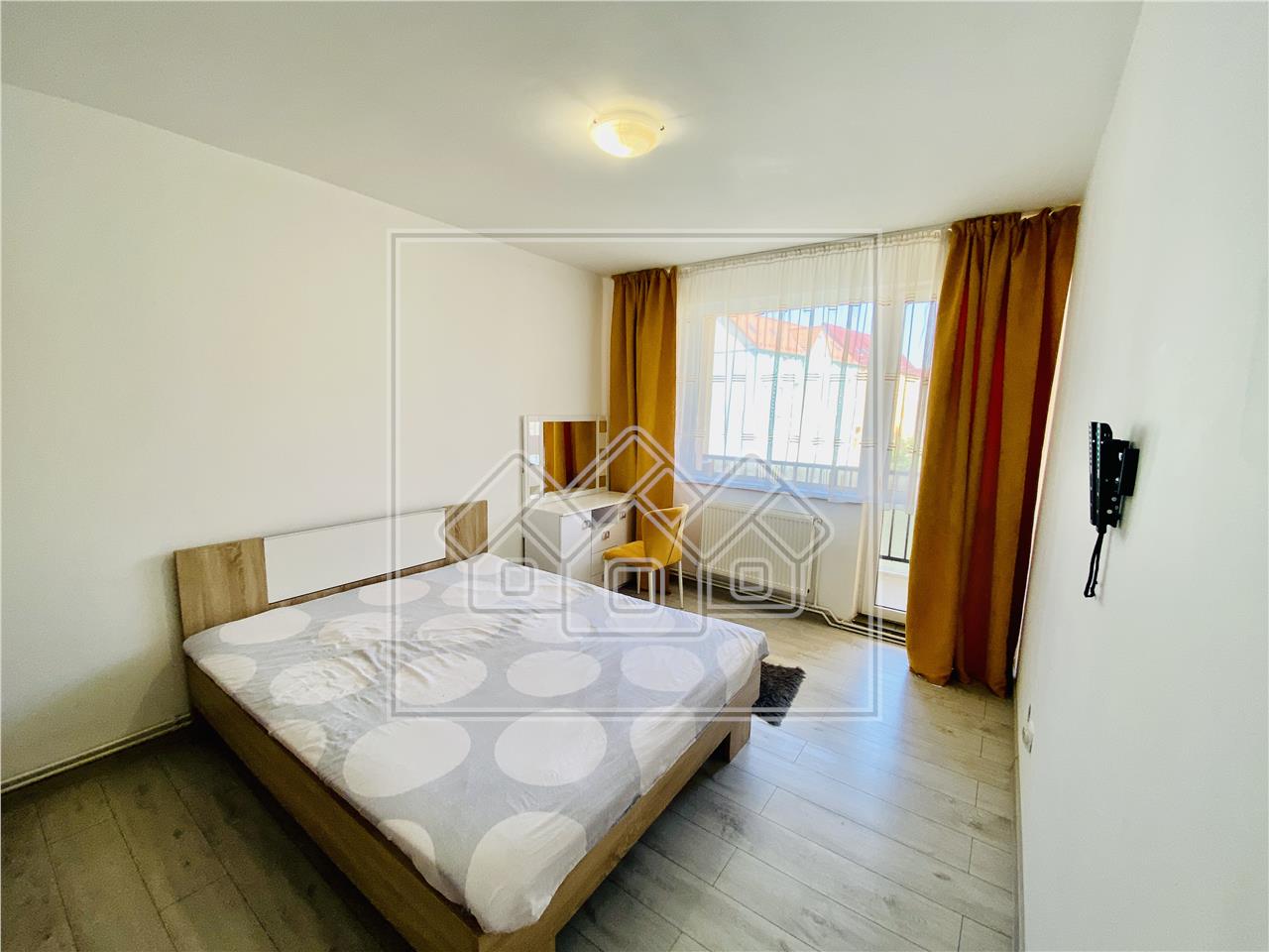 Apartament de vanzare in Sibiu - 3 camere si balcon - etaj 3/4-Rahovei