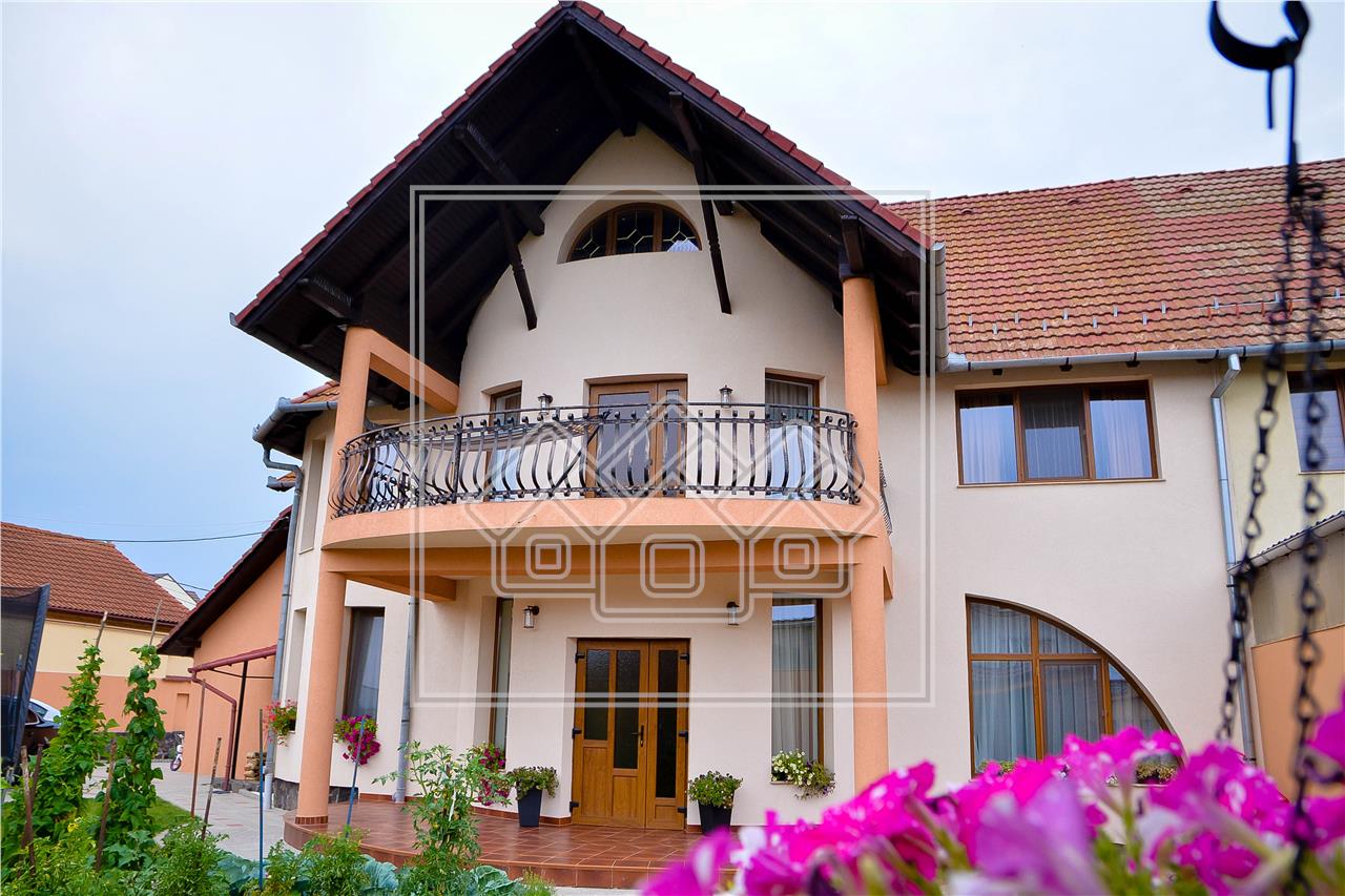 Casa de vanzare in Sibiu - 6 camere - 5 bai - Teren 1032mp