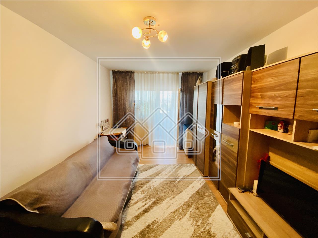 Apartament de vanzare in Sibiu - 3 camere si balcon - Zona Rahova