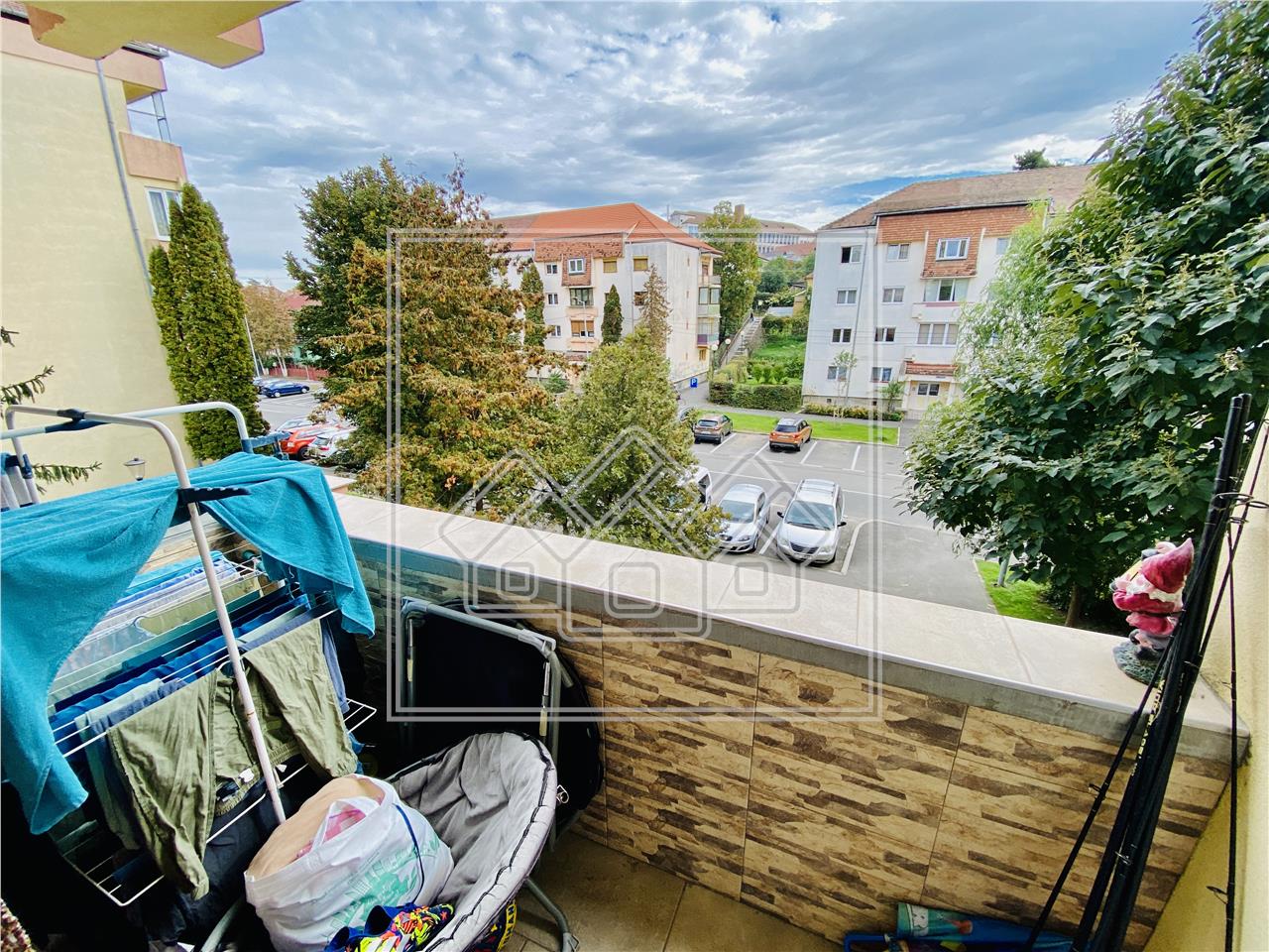 Apartament de vanzare in Sibiu - 3 camere si balcon - zona Strand