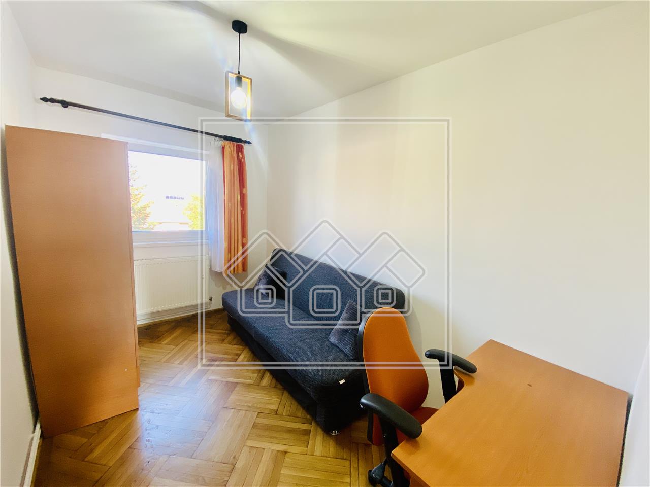 Apartament de inchiriat in Sibiu - 3 camere si balcon - Scoala de Inot