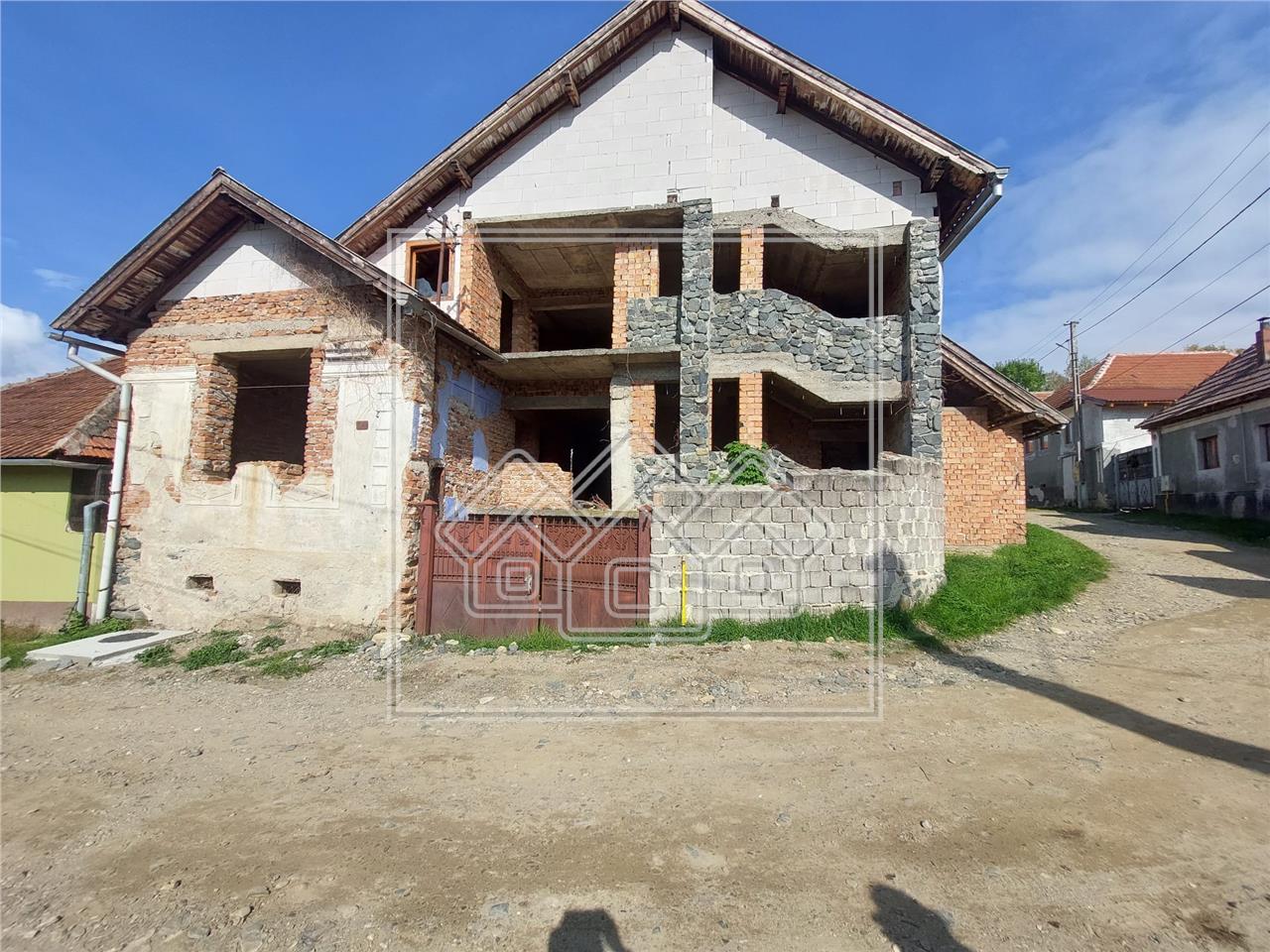 Casa de vanzare in Sibiu - Zona Sebesu de Jos -6 camere, sura si curte