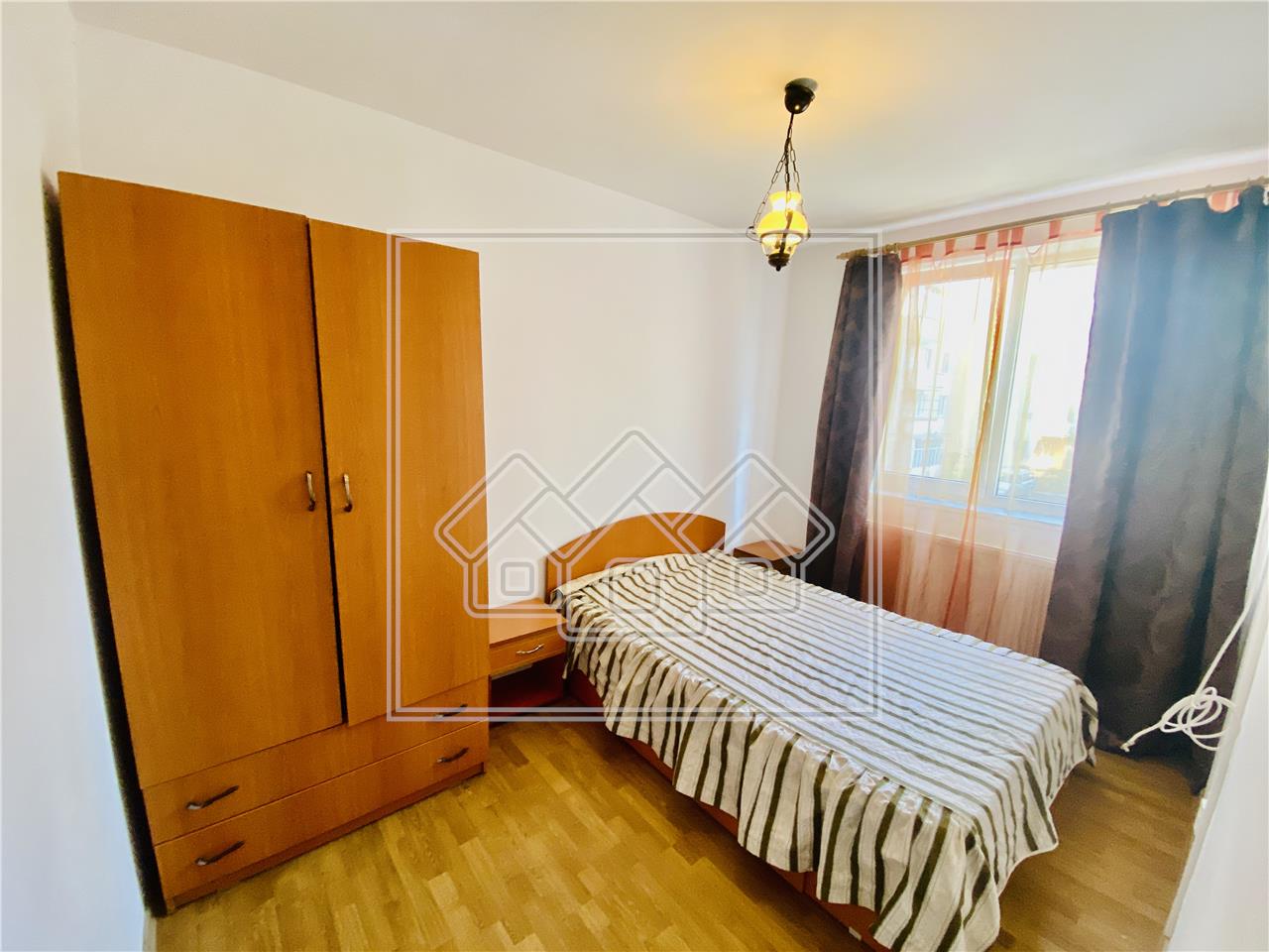Apartament de vanzare in Sibiu - 3 camere si balcon - Zona Cedonia