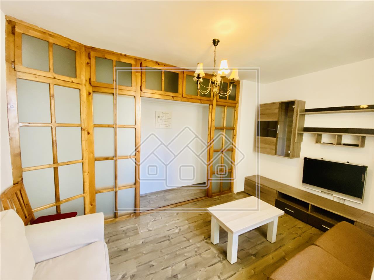 Apartament de vanzare in Sibiu - 3 camere si balcon - Zona Cedonia
