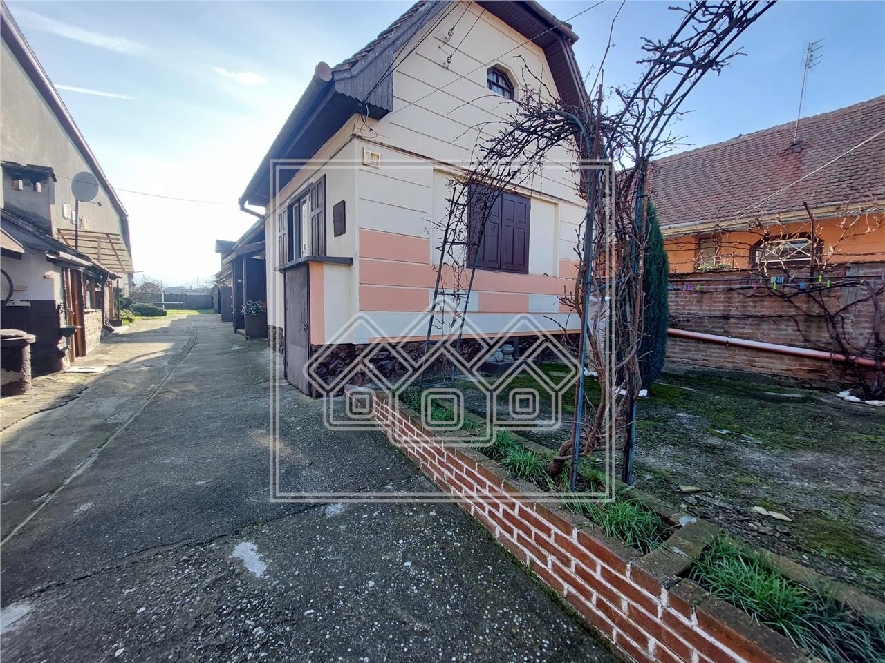 Casa de vanzare in Sibiu - Individuala- teren 1205 mp - Cristian