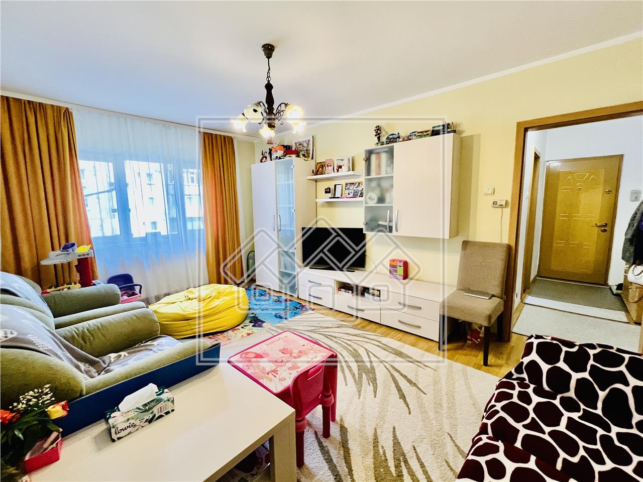 Apartament de vanzare in Sibiu - 3 camere, decomandat - zona Turnisor