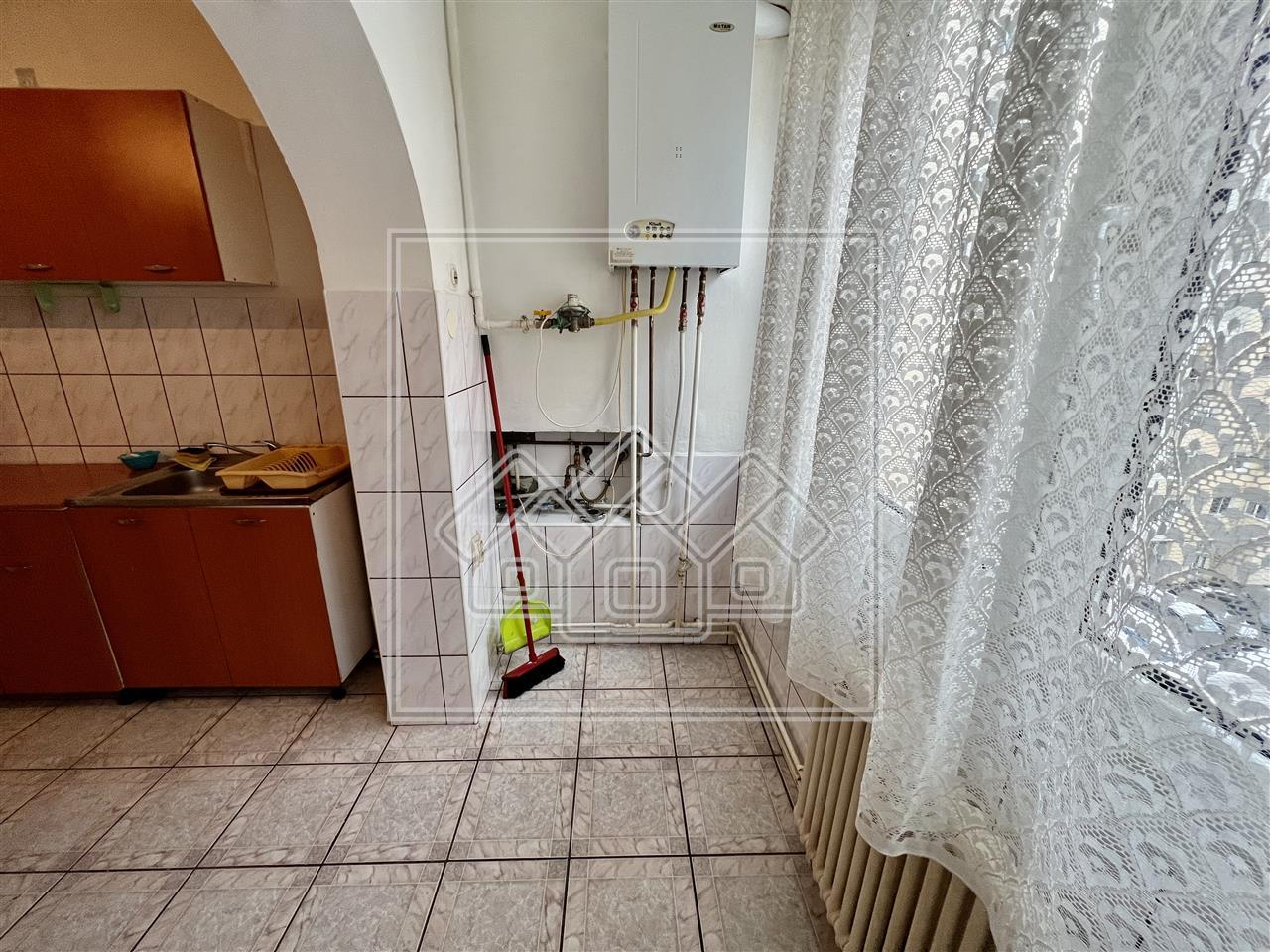 Apartament de vanzare in Sibiu - 3 camere, decomandat-  Vasile Aaron