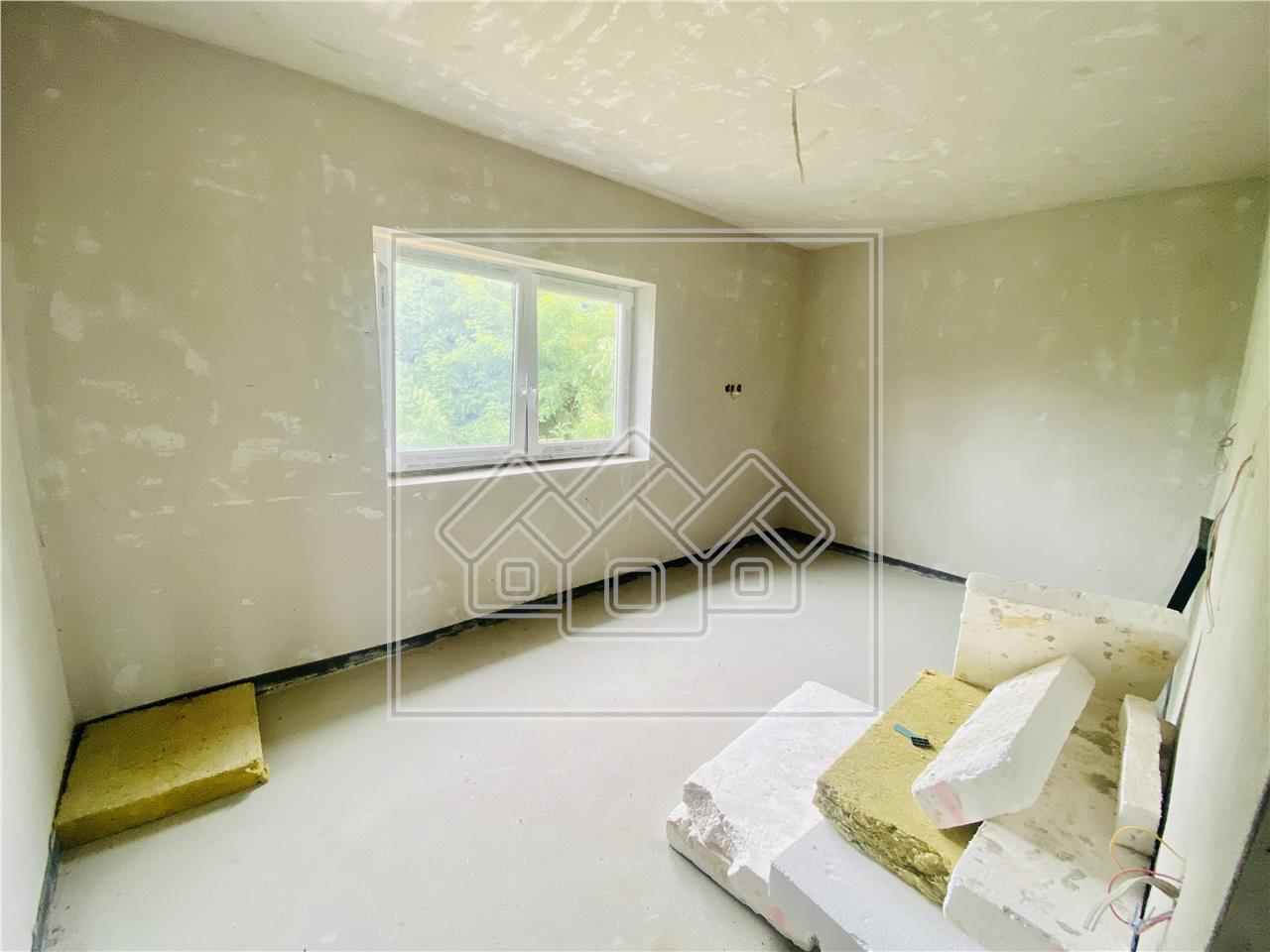 Penthouse pe 2 niveluri - 3 camere si balcon - confort lux (D)