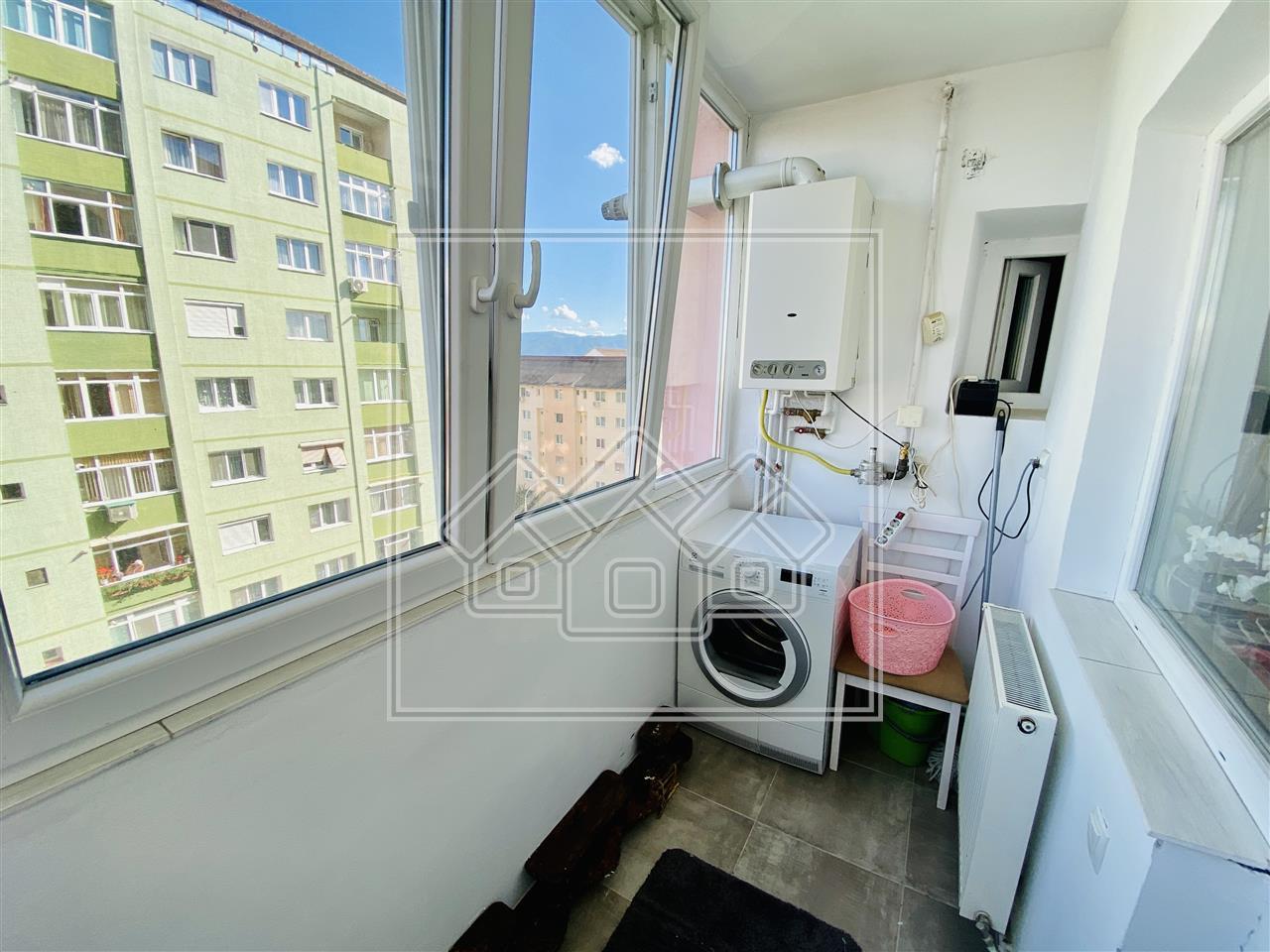 Apartament de vanzare in Sibiu - 3 camere si balcon -Zona Vasile Aaron