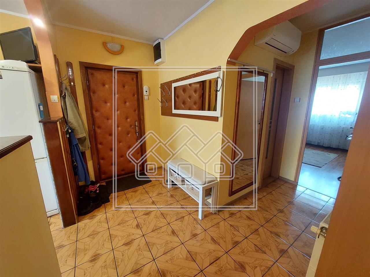 3-room apartment for sale in Sibiu - Detached, 2 balconies, 2 bathroom