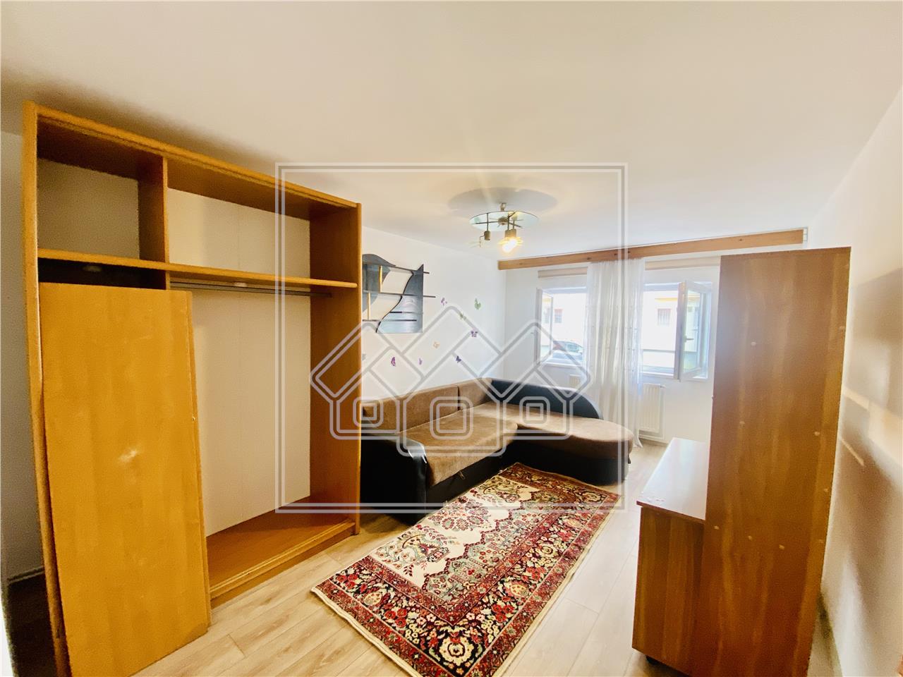 Apartament de vanzare in Sibiu - 2 camere si pivnita - Zona Strand