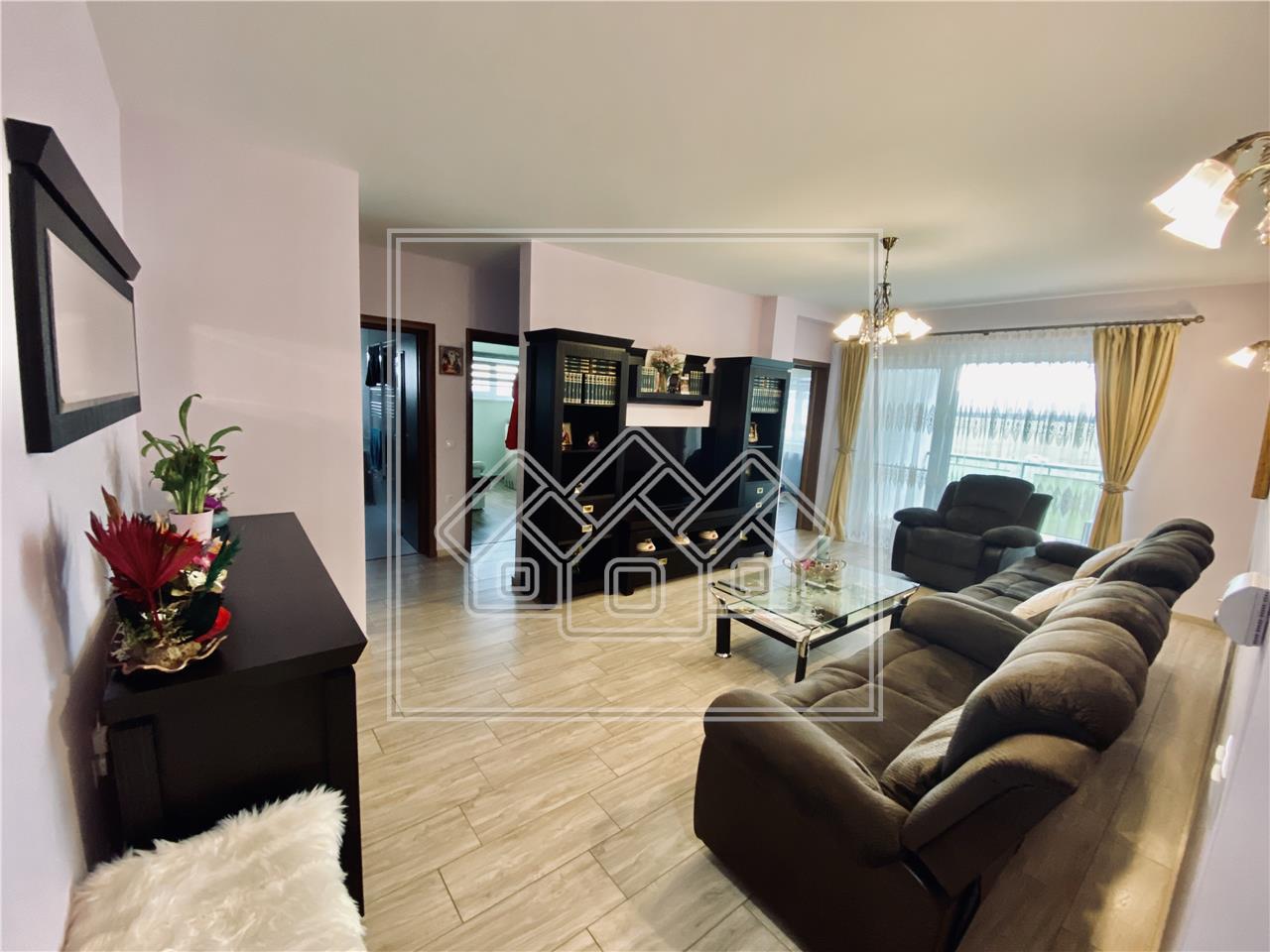 Apartament de vanzare in Sibiu-3 camere si balcon-mobilat si utilat